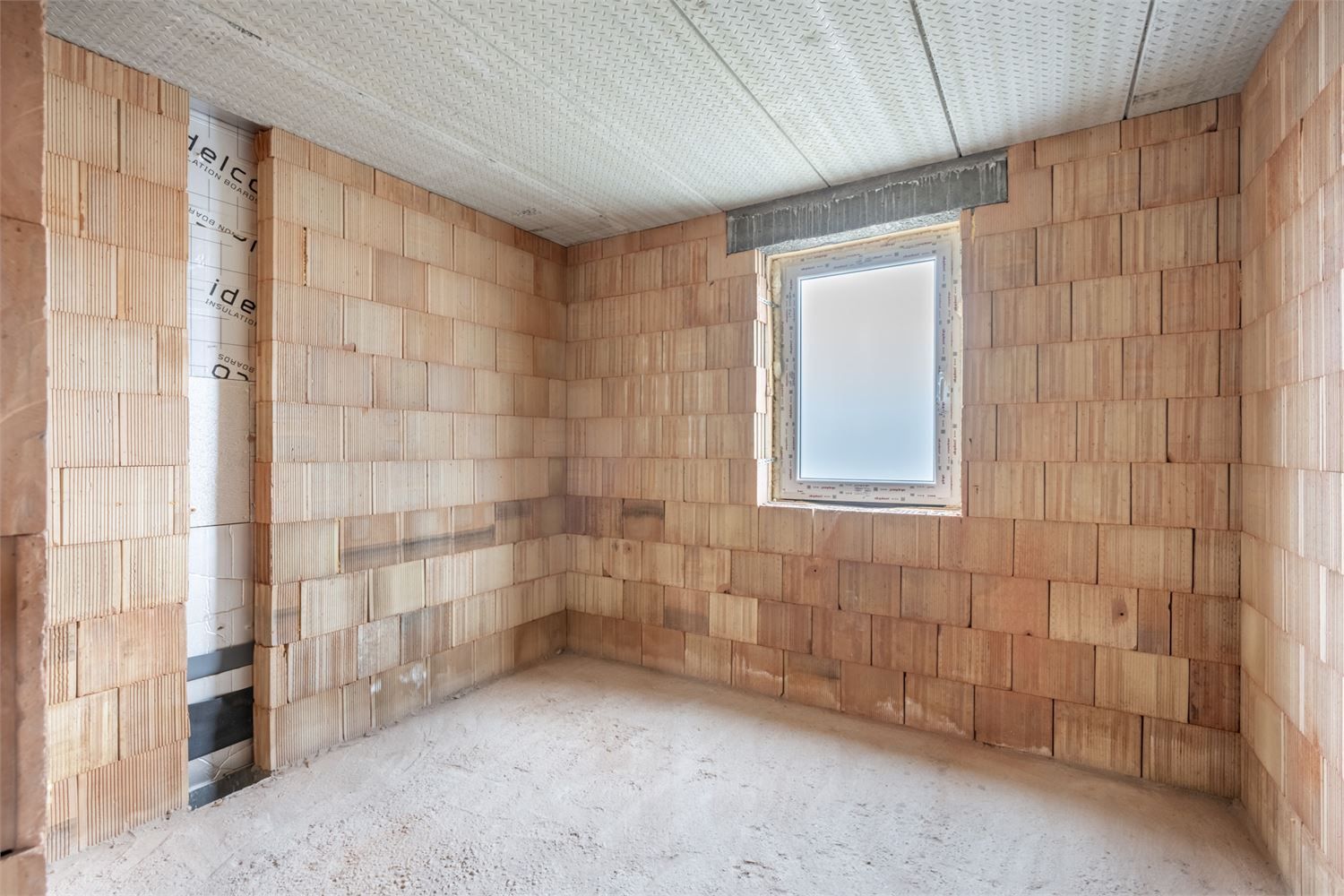 IDEALIS VASTGOED - ROYALE CASCO-WONING MET EEN HEERLIJK LICHTRIJKE WOONKAMER MET OPEN KEUKEN EN AANSLUITEND DE BERGPLAATS, 3 SLAAPKAMERS (MEER MOGELIJK), EEN RUIME BADKAMER EN RUIME 2DE VERDIEPING OP KNAP HOEKPERCEEL VAN +- 5A 54CA! foto 27