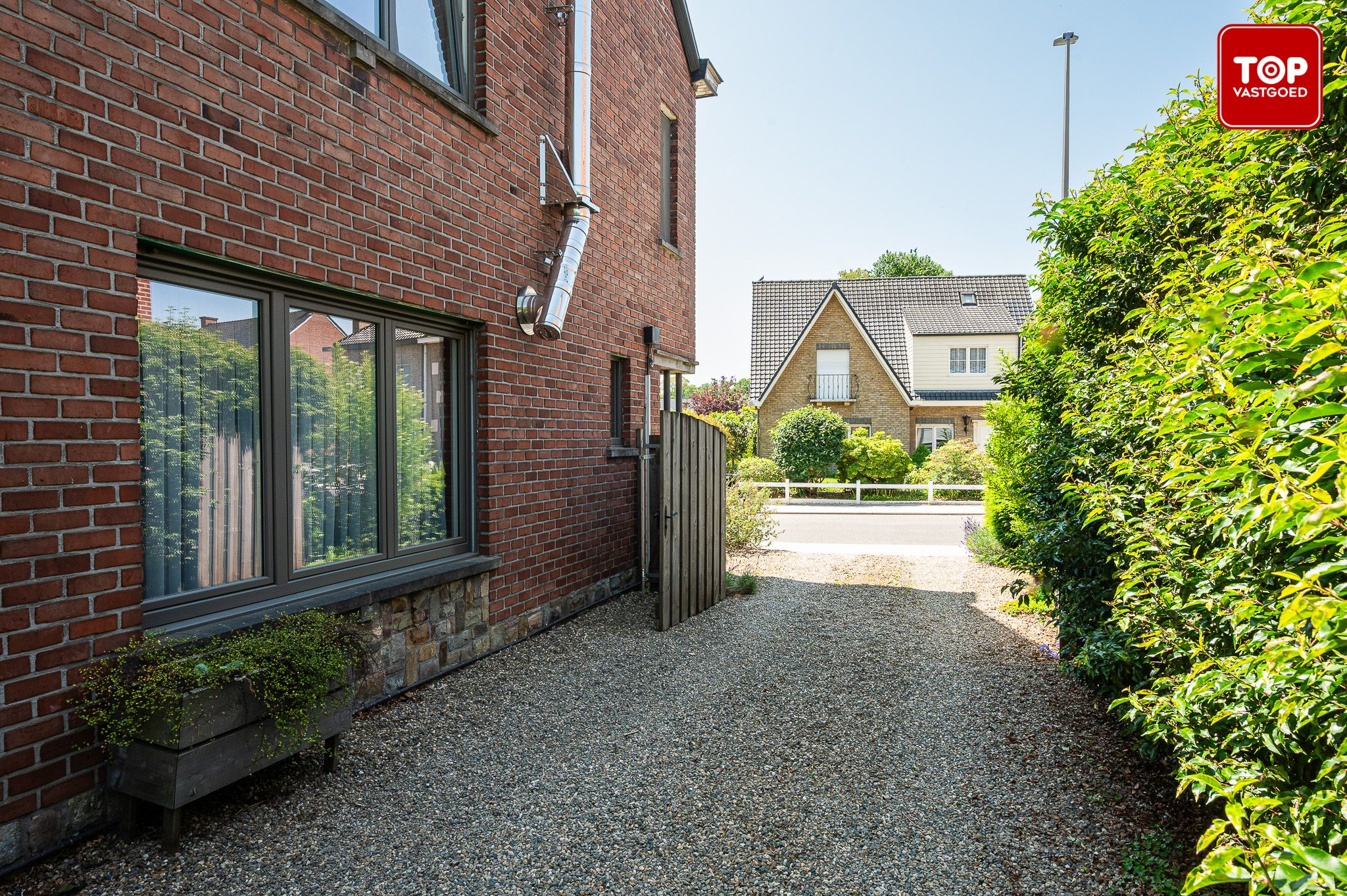 HOB met 3 slaapkamers en prachtige tuin foto 5