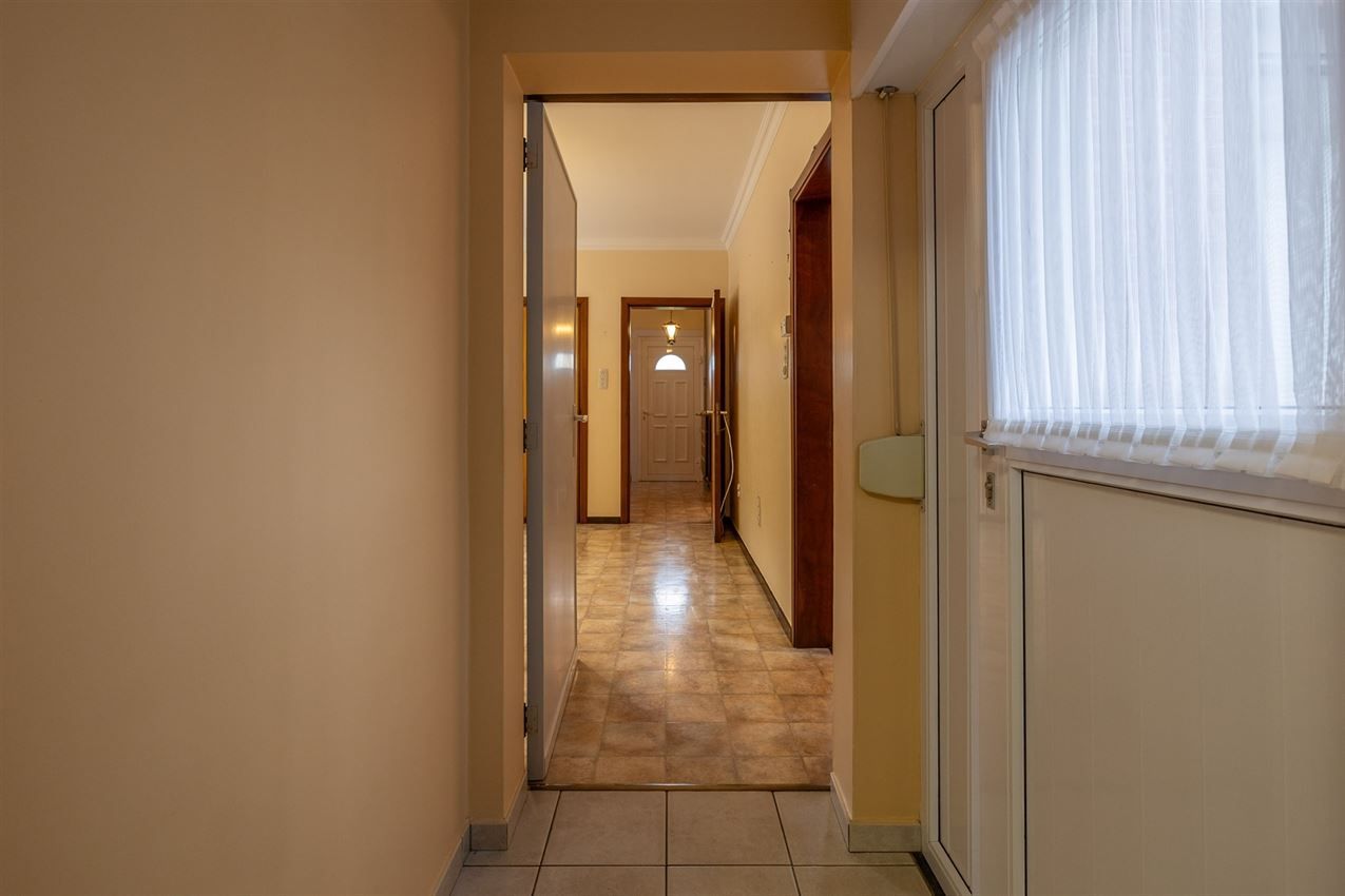 Temidden van agrarisch gebied, grenzend aan bos foto 15