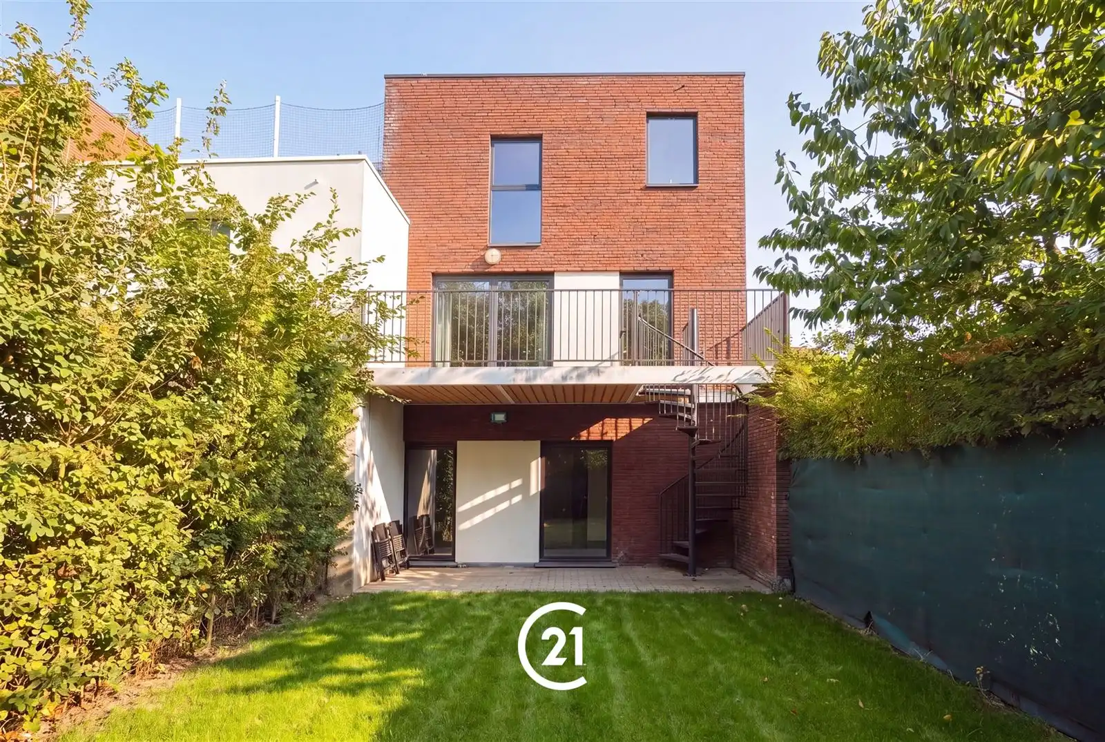 Instapklare woning met tuin op toplocatie in Gent. foto {{pictureIndex}}