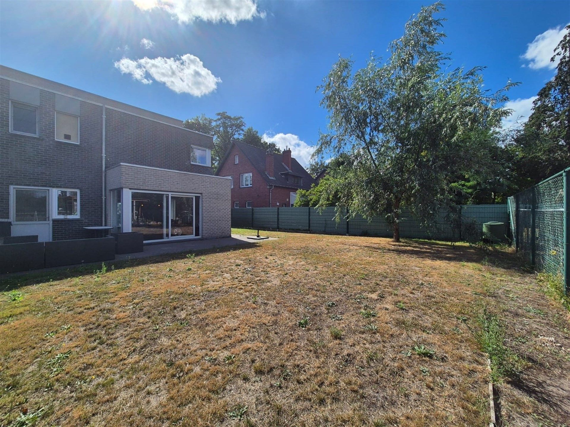 Bijzonder interessant gelegen recente woning met tuin en garage. foto 13