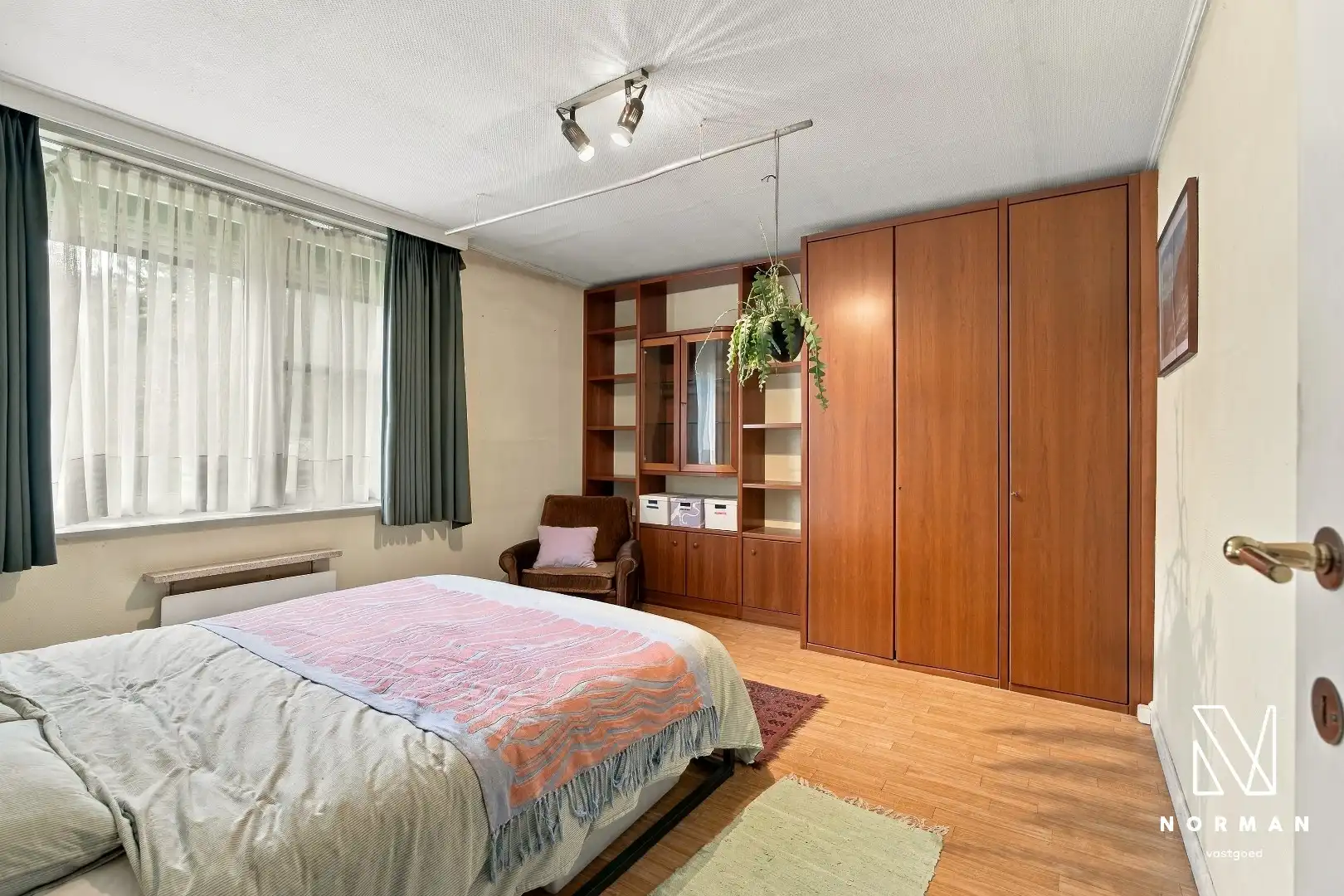 Gelijkvloerse woning op groene topligging aan het Heulebeekdomein in Kuurne met 4 slaapkamers, garage en ruime tuin te koop op perceel van +/- 1500 m²! foto 18
