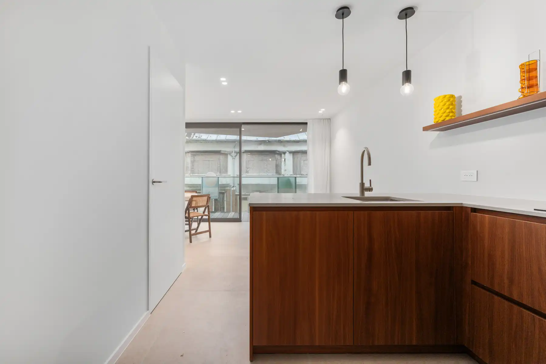 Lichtrijk duplexappartement aan zee foto 6