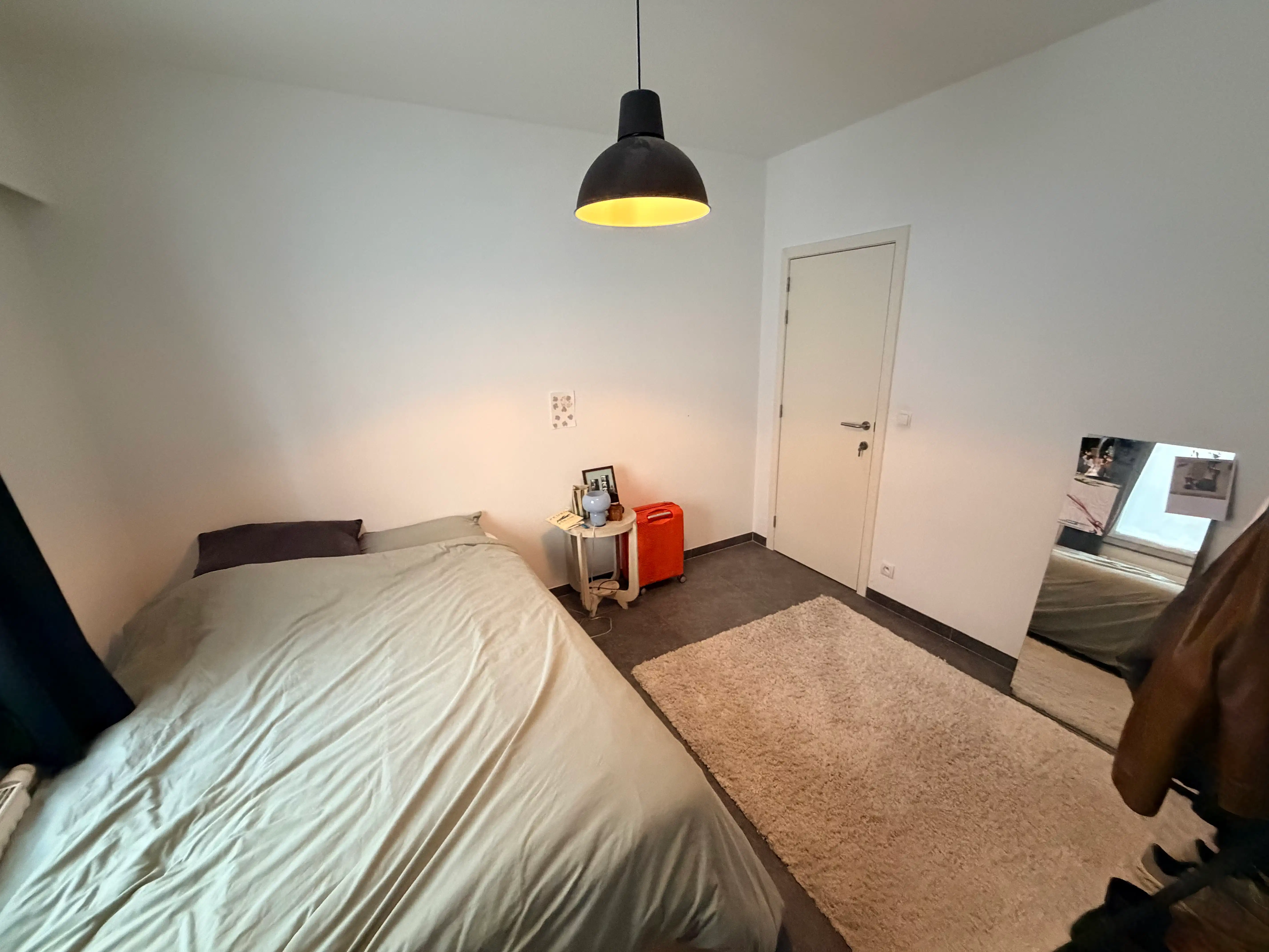 --- NIEUW --- Gezellig gelijkvloers appartement met 2 slaapkamers en terras op wandelafstand van het historisch centrum. foto 8