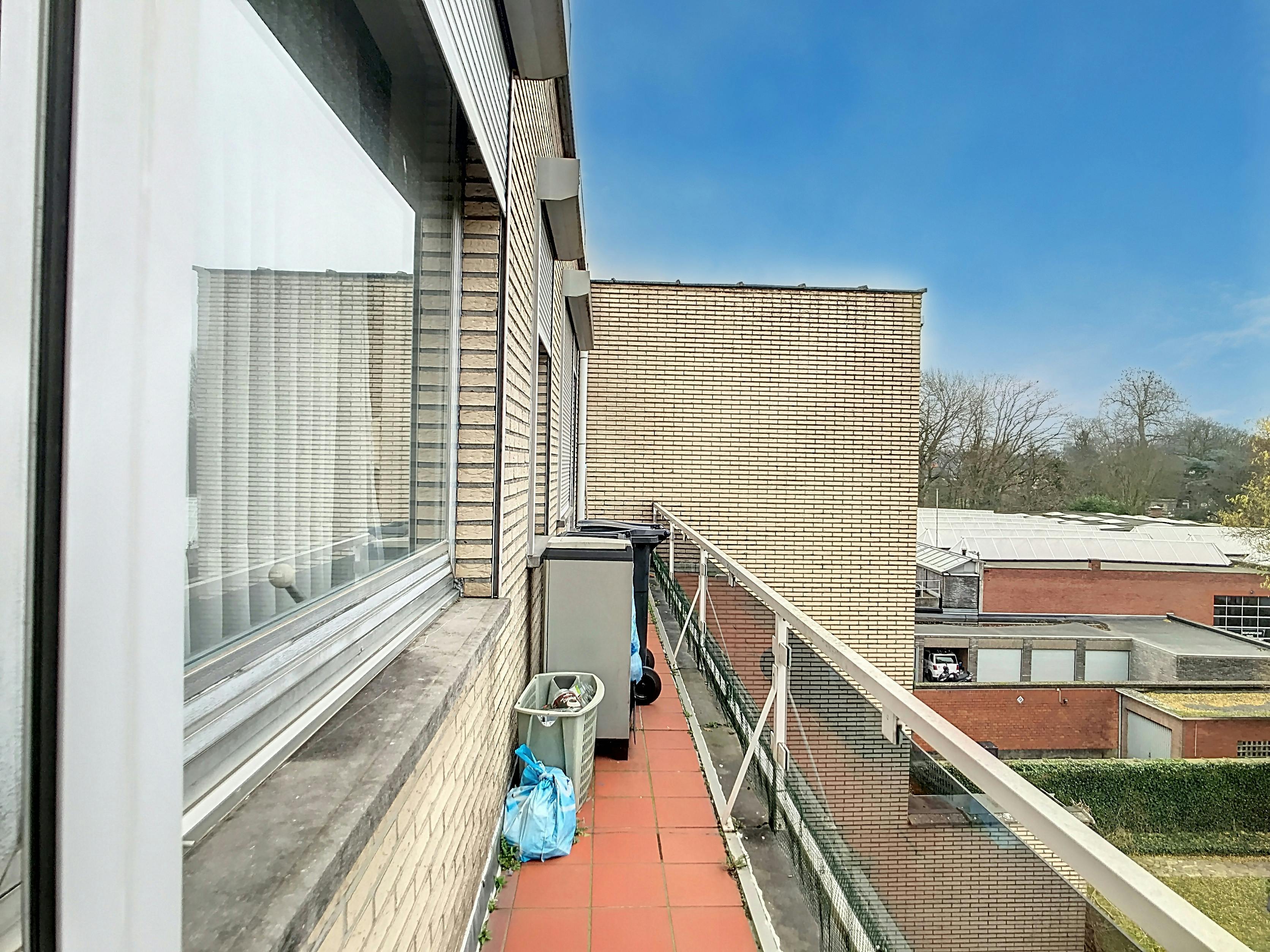 Centraal gelegen ruim appartement met garage te Beveren  foto 16