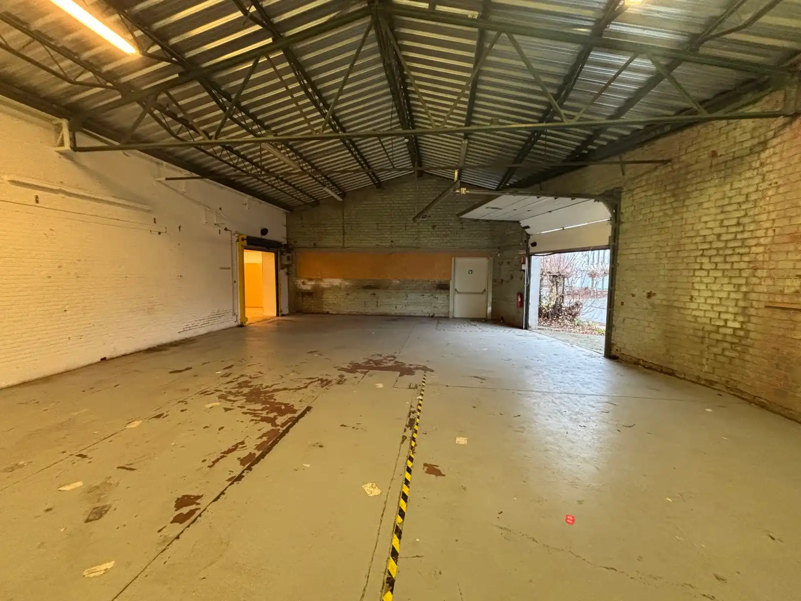 Handelspand van ca. 940 m² te huur in Zandhoven foto 9