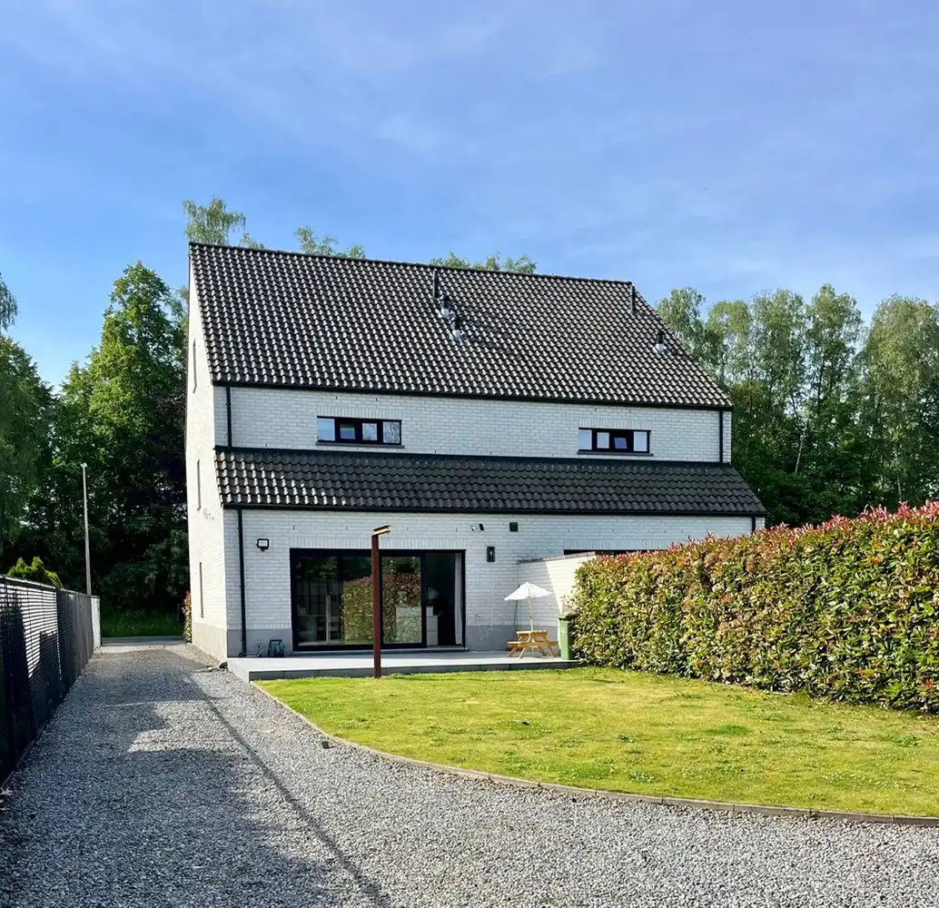 Elegante woning op 538 M2 nabij het centrum van Neeroeteren. foto 4