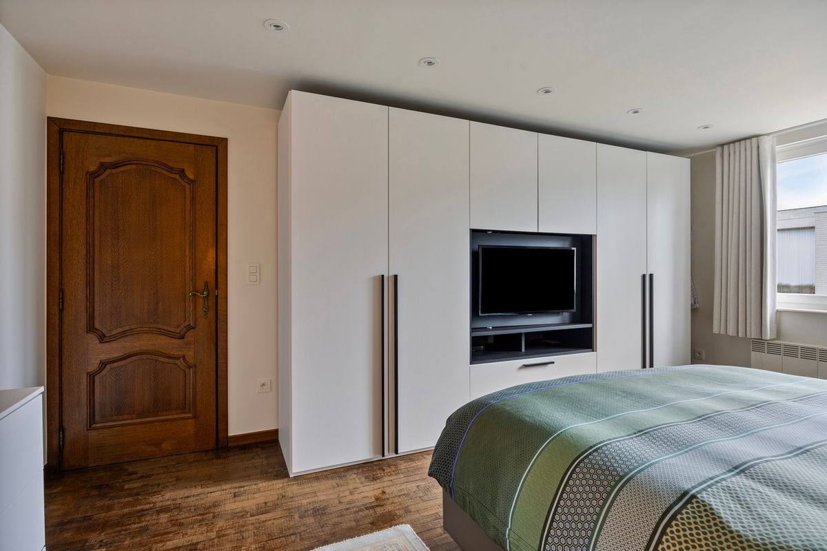 Ruime gelijkvloerse woning met bedrijfshal foto 14