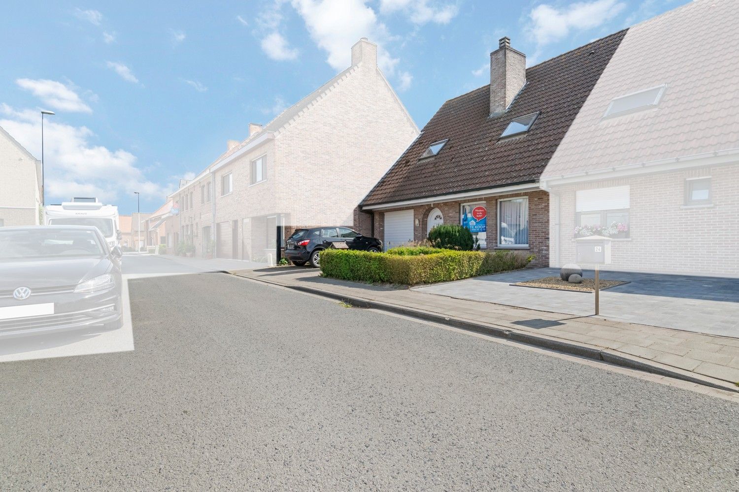 Rijwoning met potentieel, zonnige tuin, garage en uitbreidingsmogelijkheden te koop in Ruddervoorde foto 2