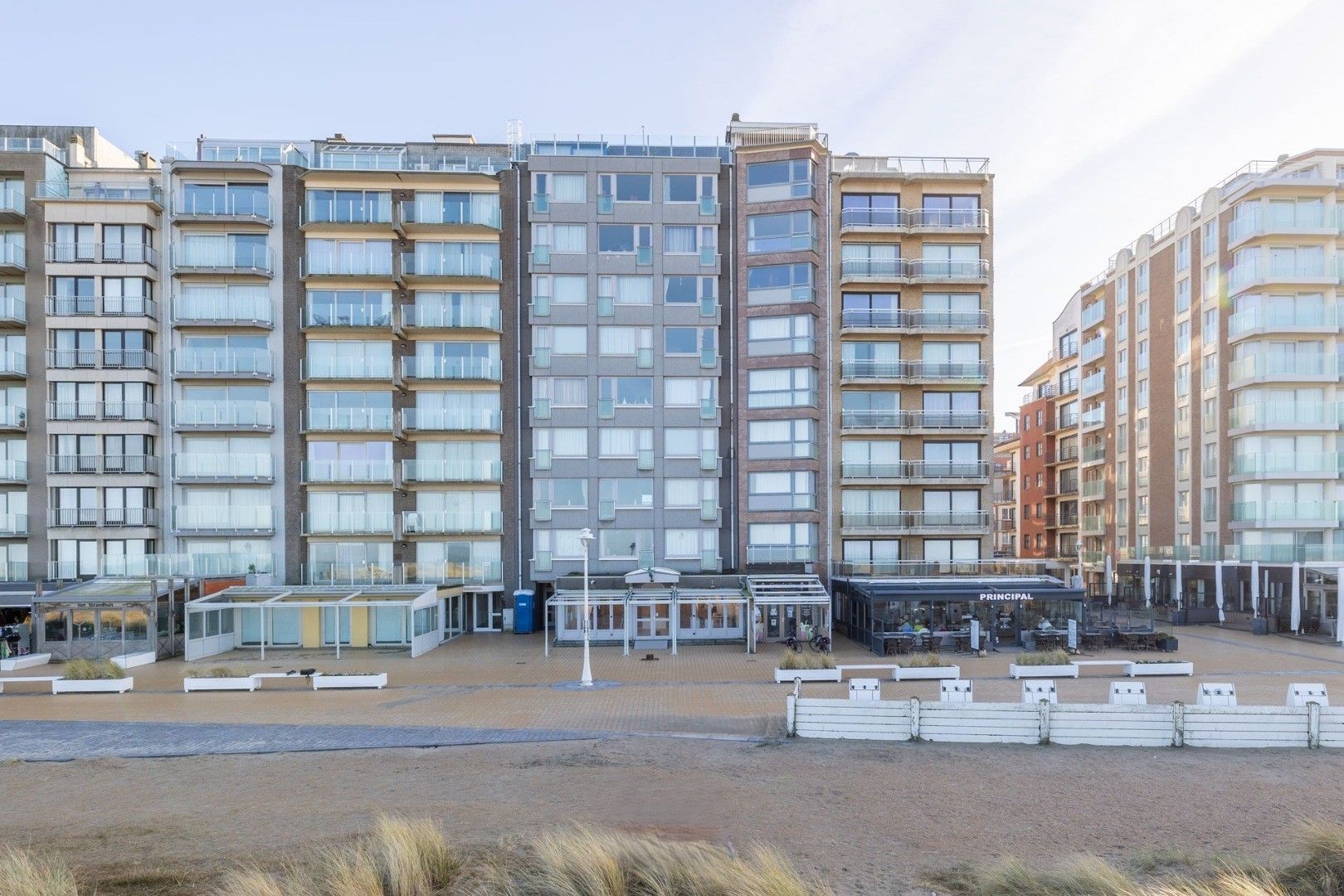 Gerenoveerd luxueus appartement op zeedijk te Nieuwpoort foto {{pictureIndex}}