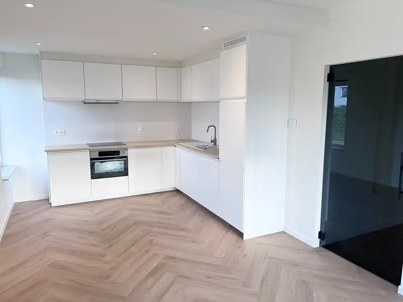 Stijlvol gerenoveerd appartement met 3 slaapkamers, garage en berging foto 5