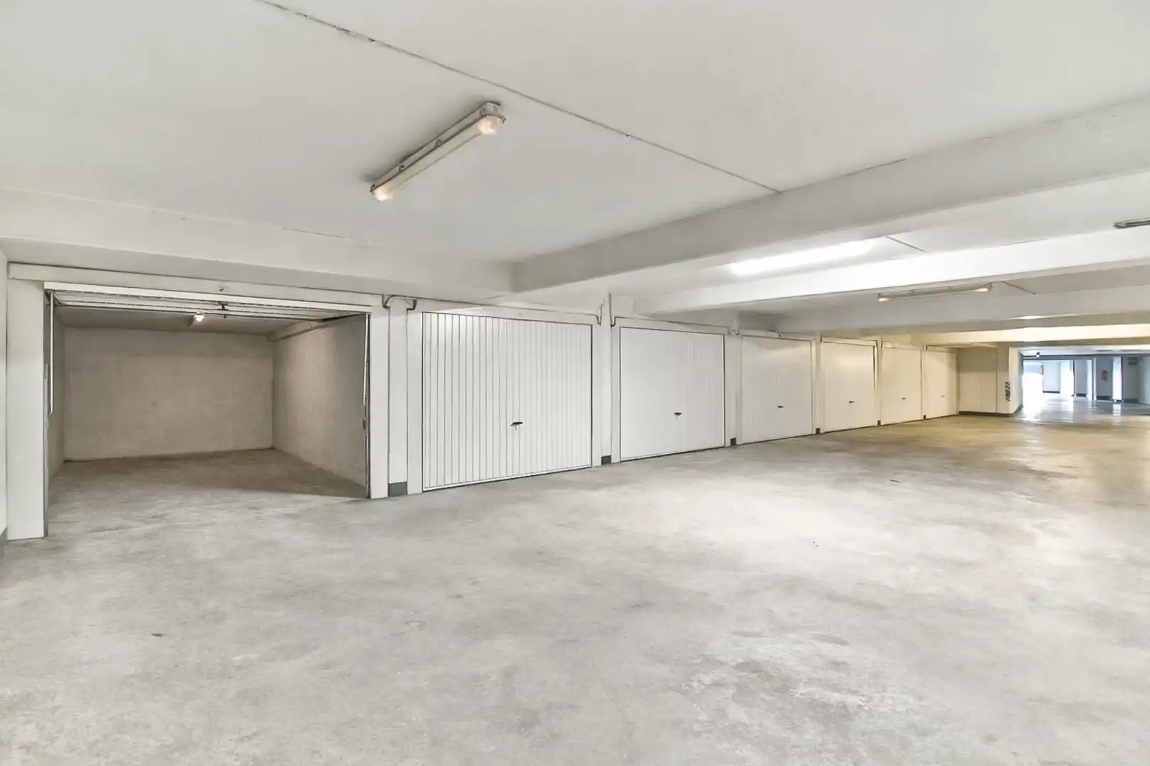 Afgesloten garagebox foto 3