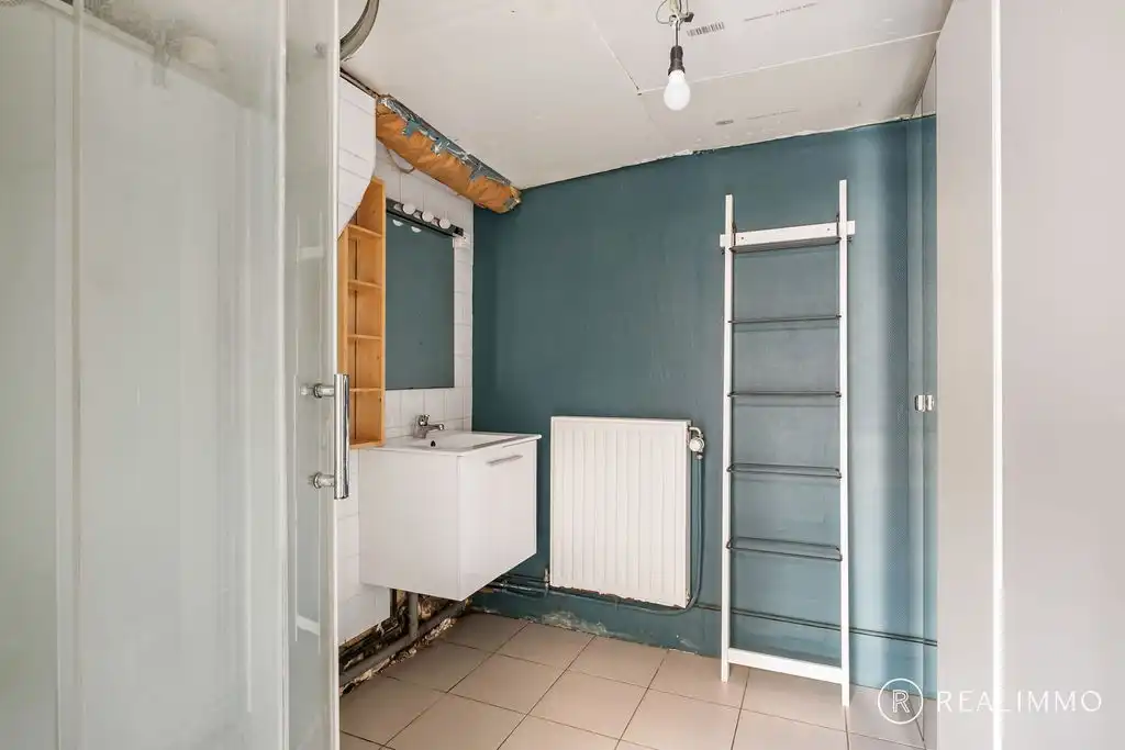 Op te frissen woning met 3 slaapkamers en binnenkoer te Celles foto 8