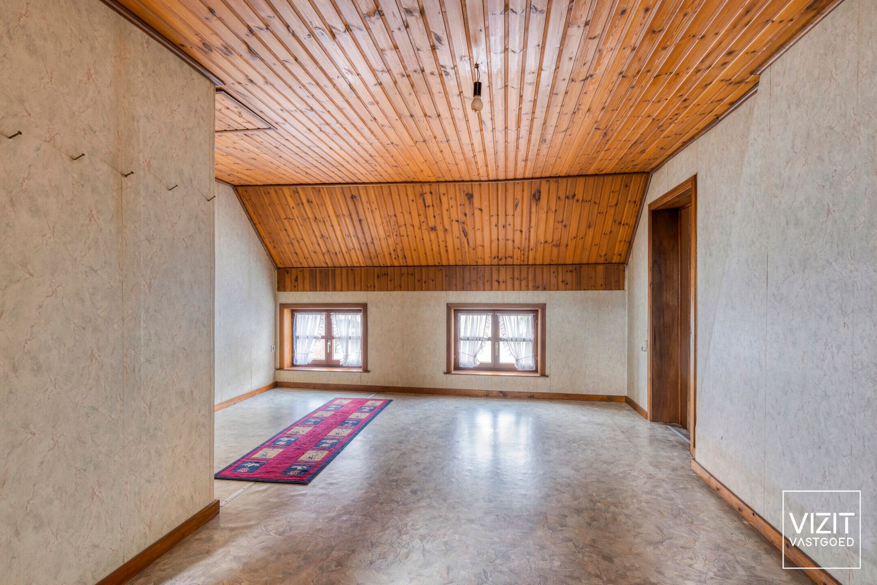 Ruim te renoveren woonhuis met bijgebouwen foto 7