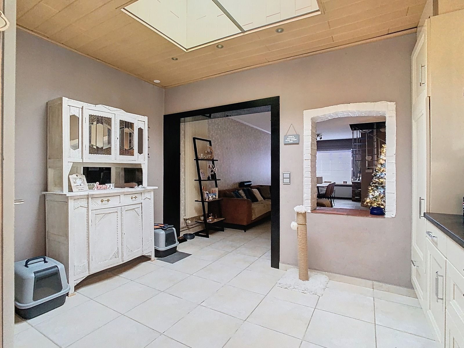 Zéér ruime gezinswoning met 6 SLPK én garage! foto 6