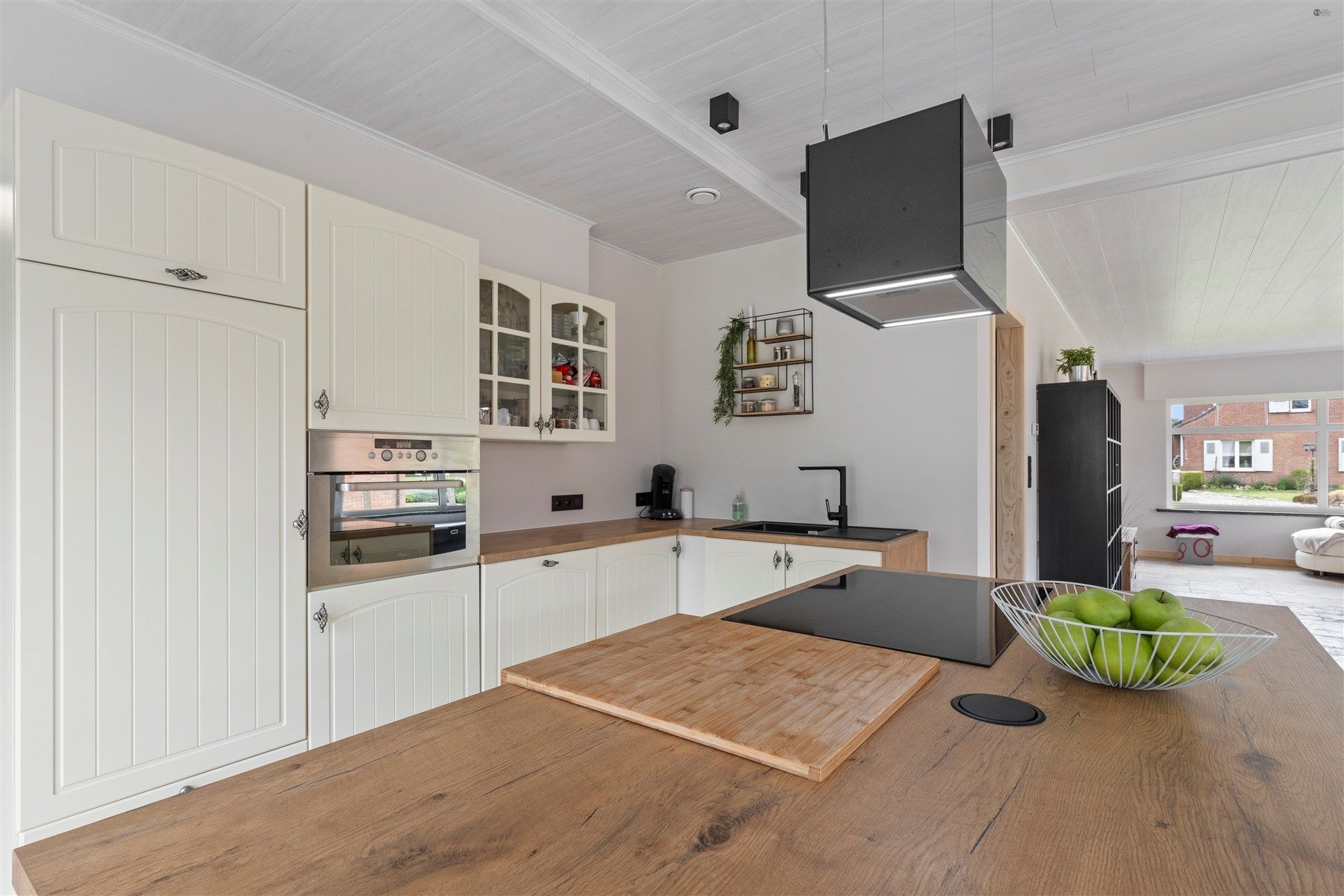 Open bebouwing met 5 slaapkamers op 2.561m² grond foto 9