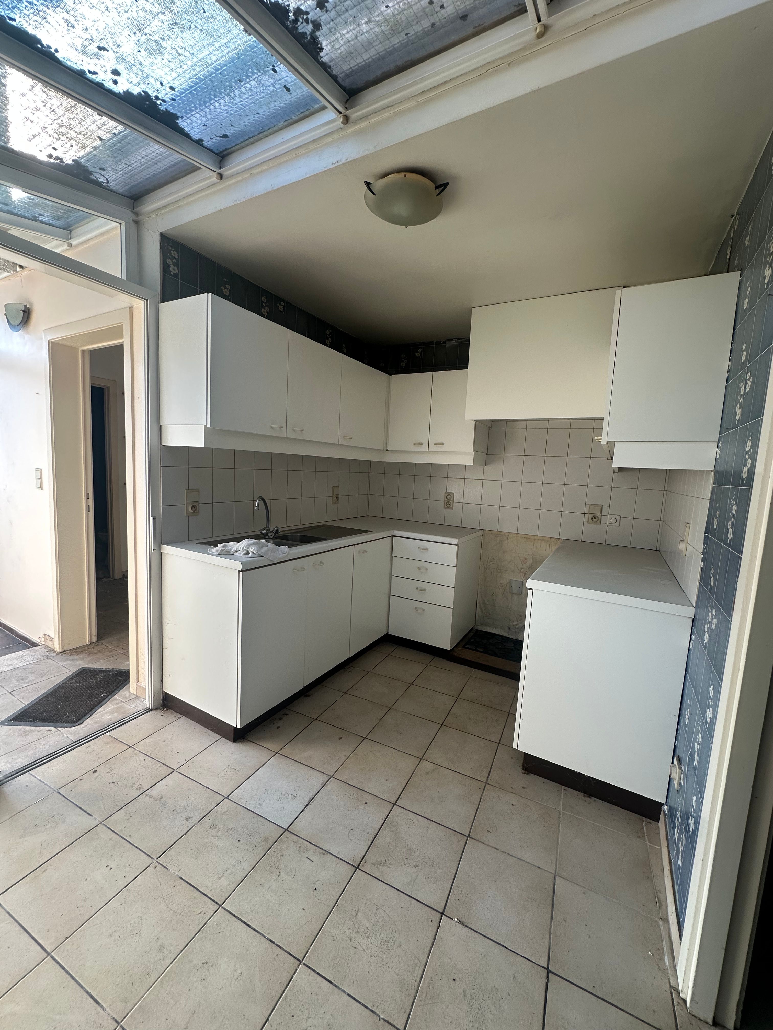 Ruime woning met verbouwingsmogelijkheden foto 3