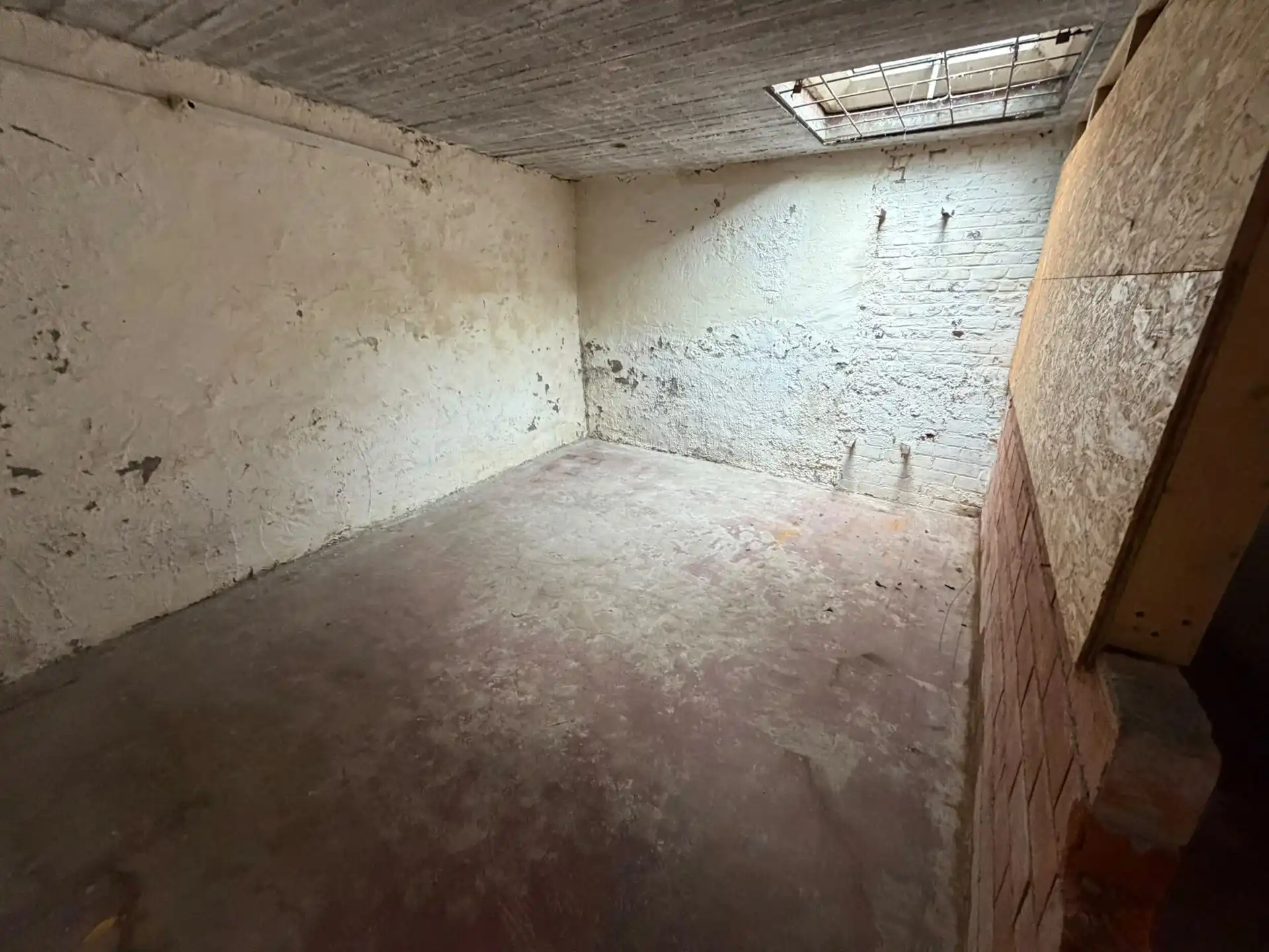 Dubbele bestemming: parkeergarage of opslagruimte van ±185m² foto 19