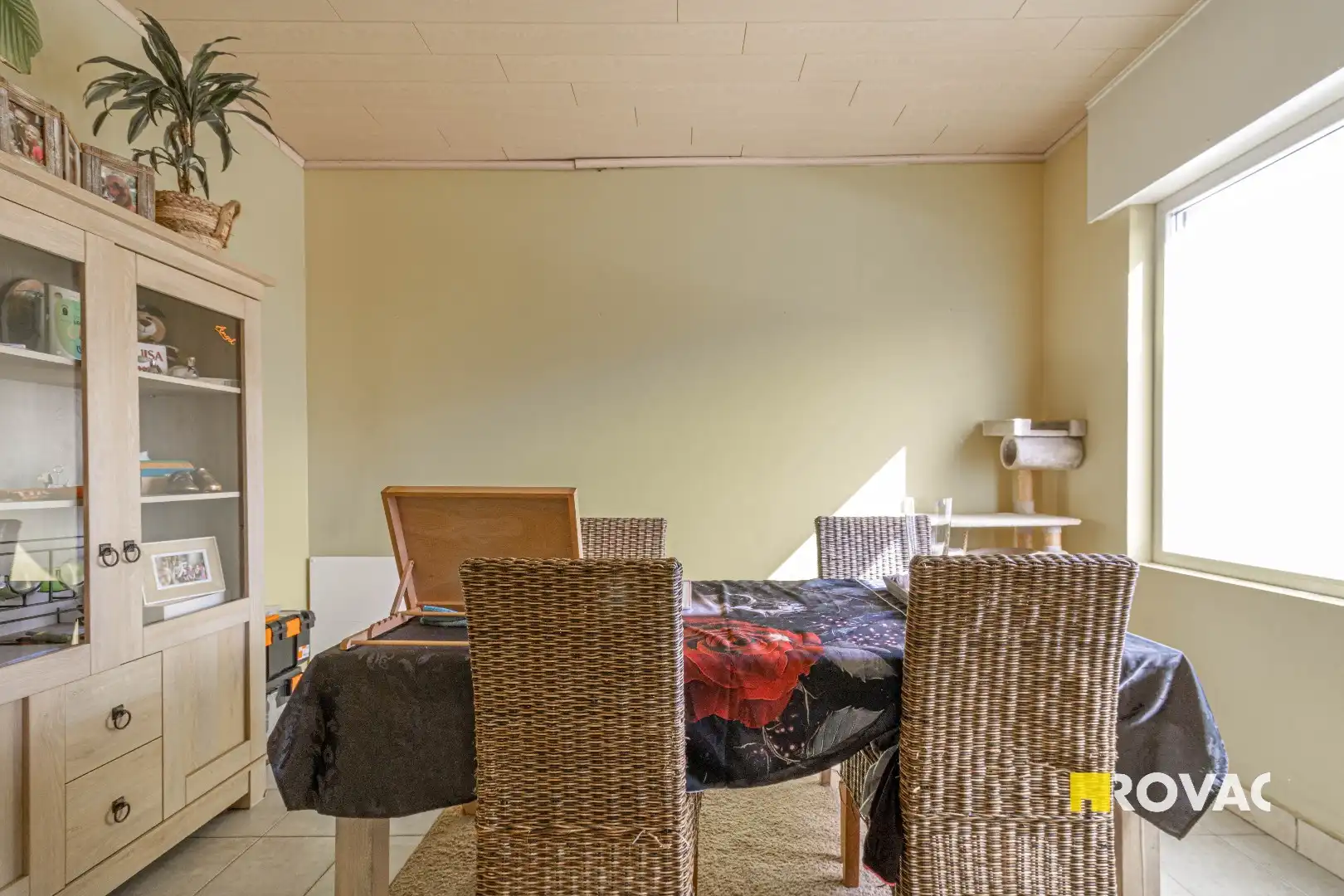 Rijwoning met 3 slaapkamers en koer foto 7