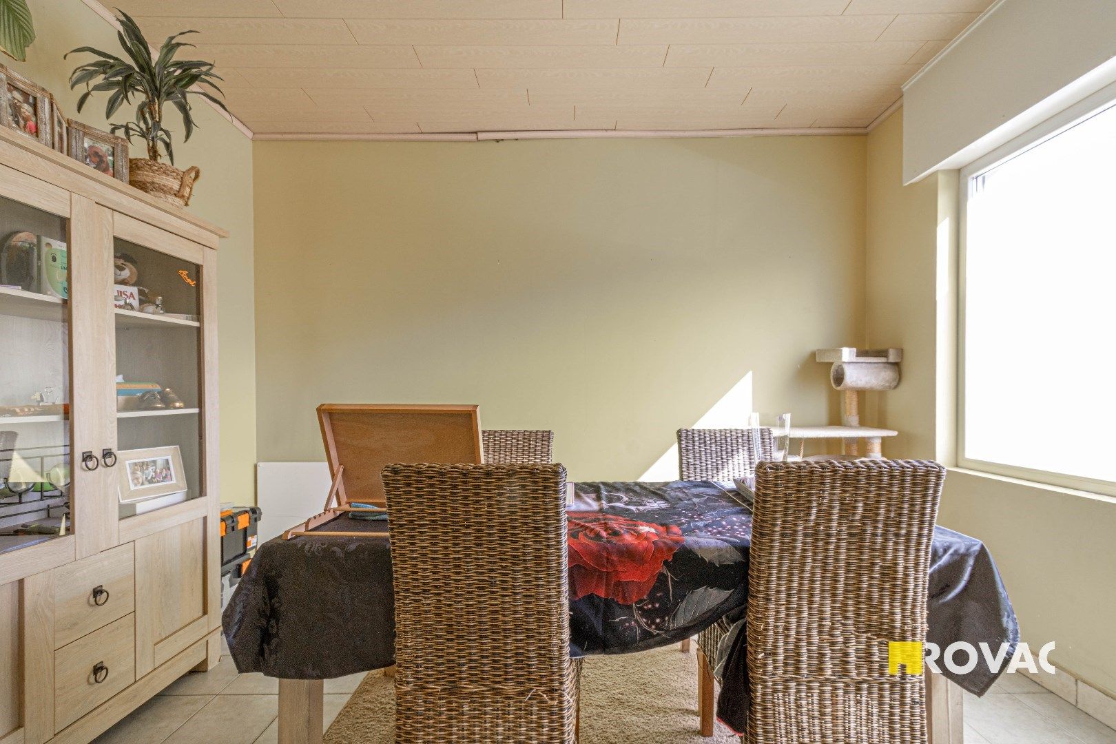 Rijwoning met 3 slaapkamers en koer foto 7