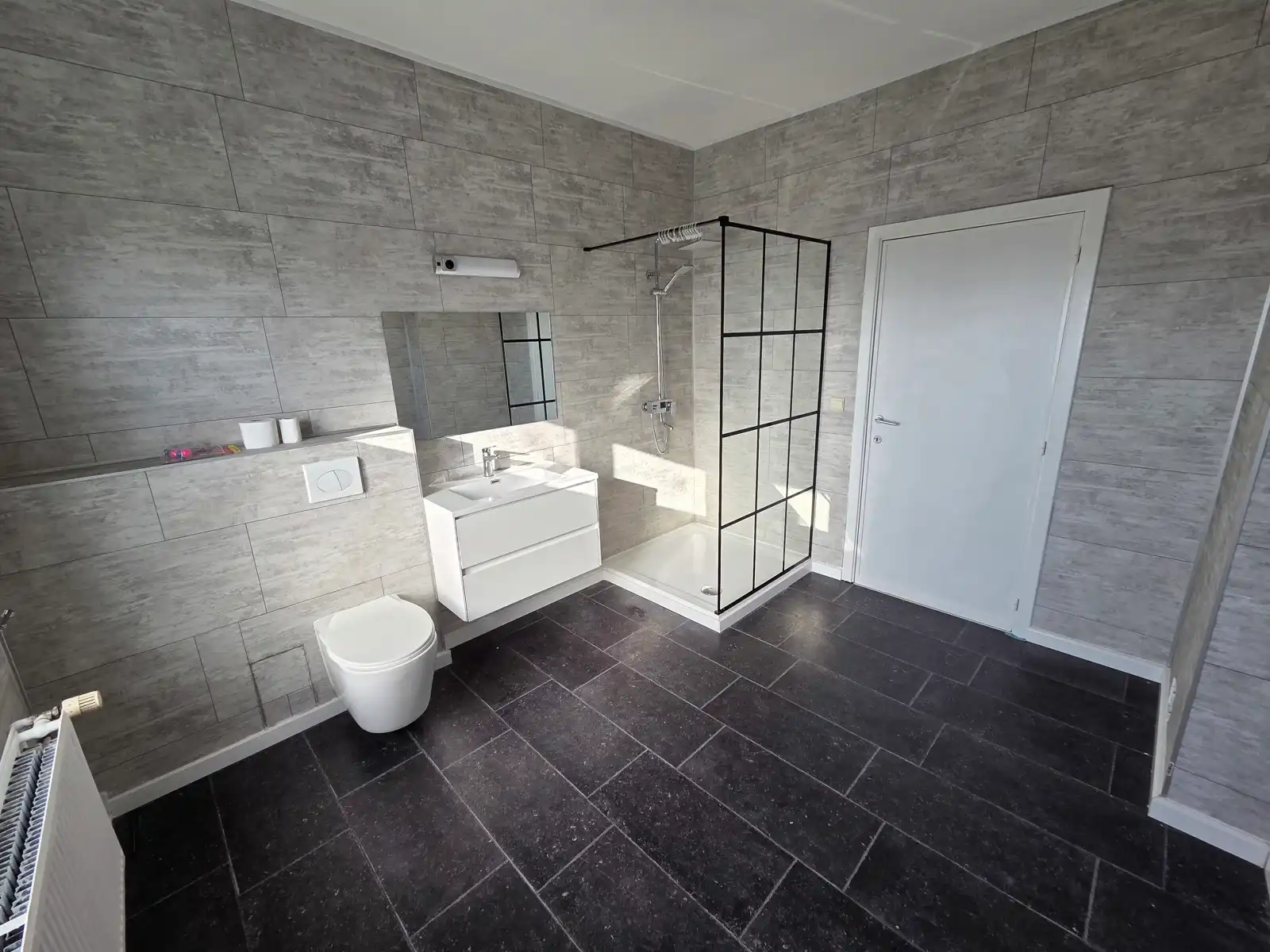 Ruime en charmante gezinswoning met drie slaapkamers foto 14