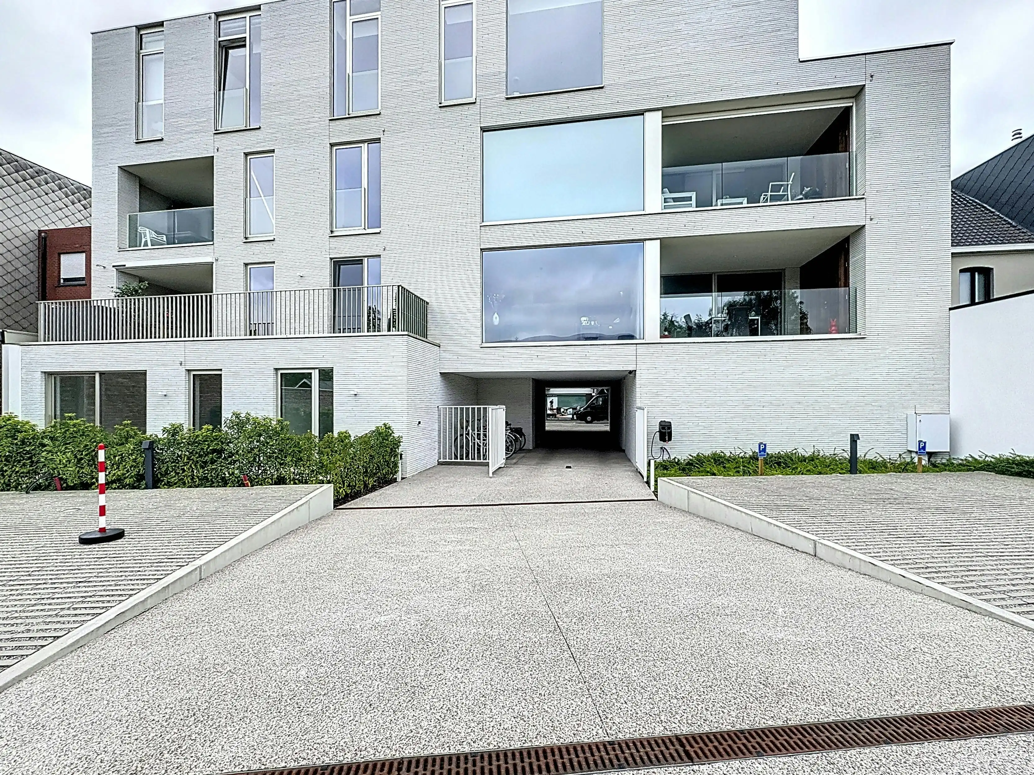 4 bovengrondse staanplaatsen te koop in centrum Waregem foto 4