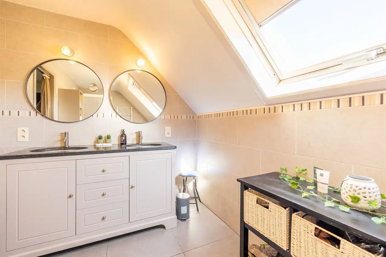 Ruime Woning met gekende frituur, garage en tuin op 14a 62ca foto 10