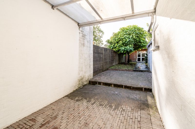 Instapklare woning met ruime keuken, tuin en garage op centrale locatie foto 26