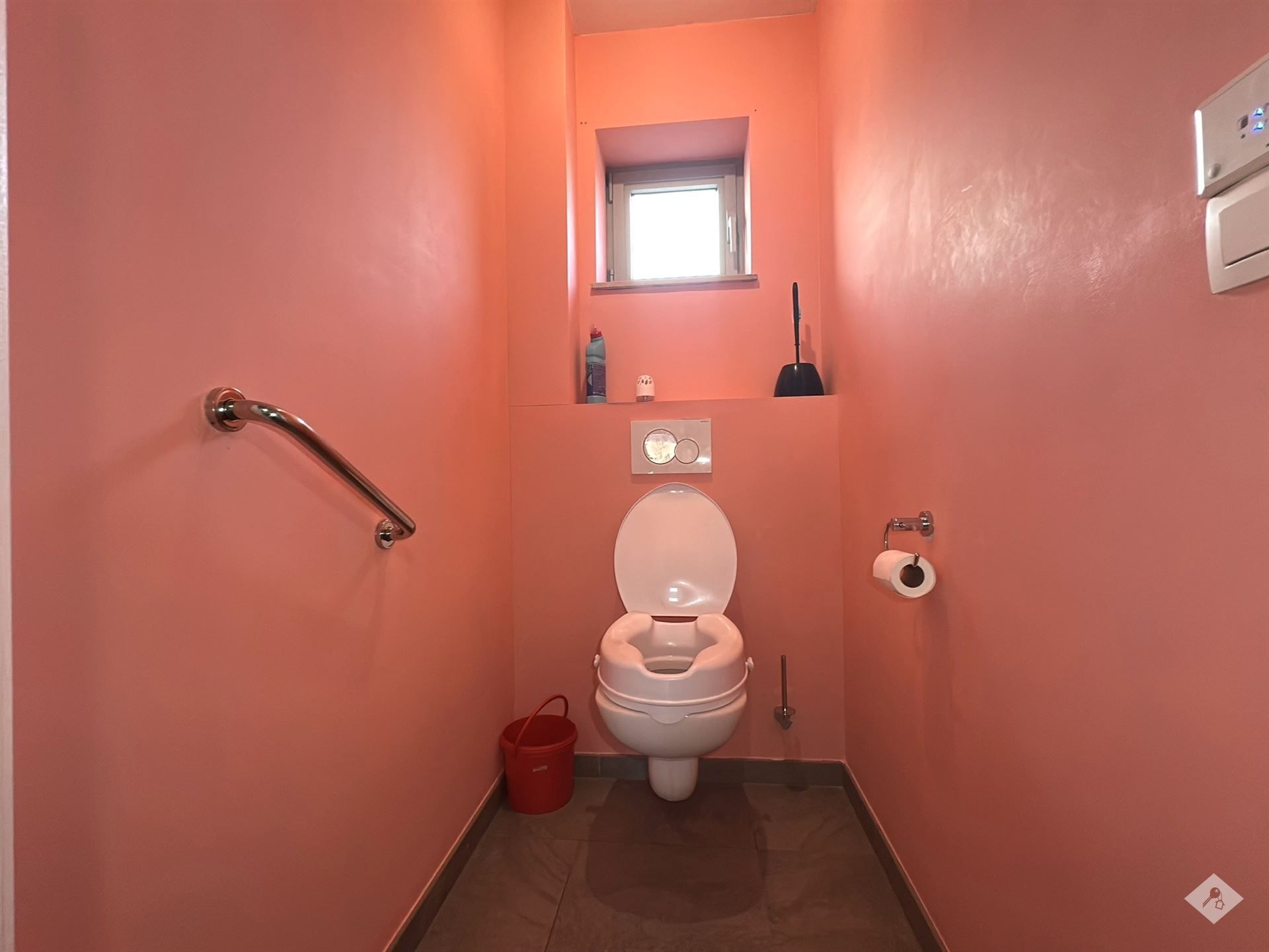 Ruim appartement met tuin, garage en buitenberging foto 13