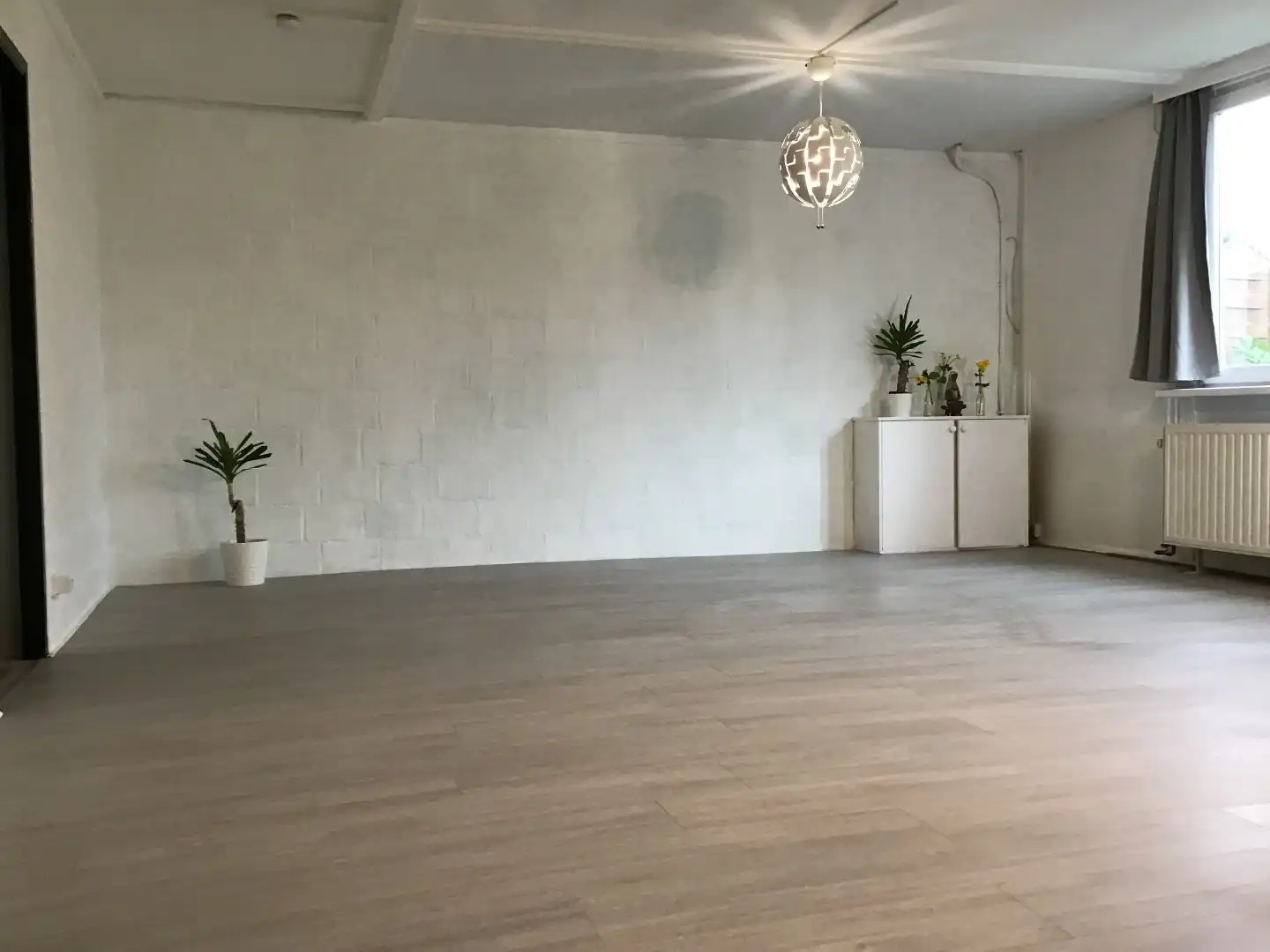 Laagbouwwoning met 2 slpk, carport en tuin foto 5