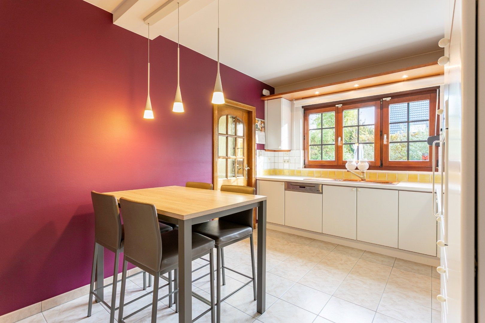 Charmante instapklare woning met 3 SLPKS, tuin & garage foto 10