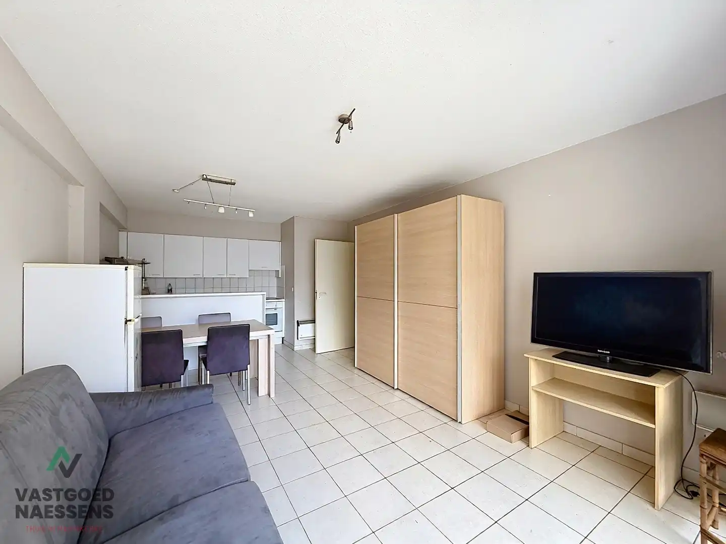 OP TE FRISSEN STUDIO VLAKBIJ ZEEDIJK EN DUINEN foto 7