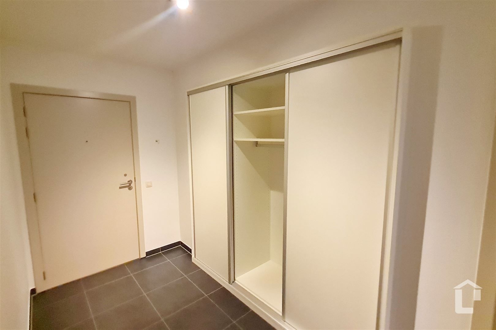 Ruim gelijkvloers appartement met eigen tuin foto 3