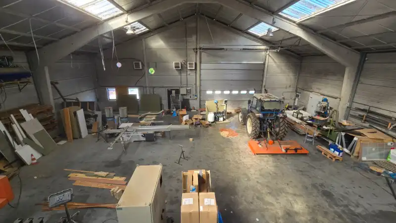 Magazijn met villa te koop foto 6