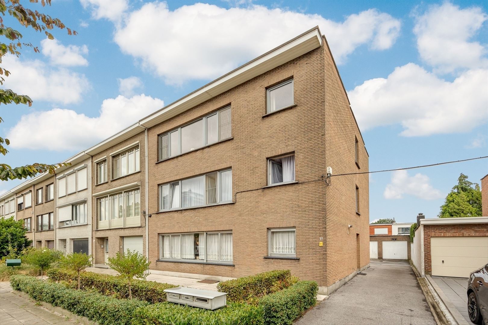 Instapklaar appartement met 3 slaapkamers en garagebox  foto {{pictureIndex}}