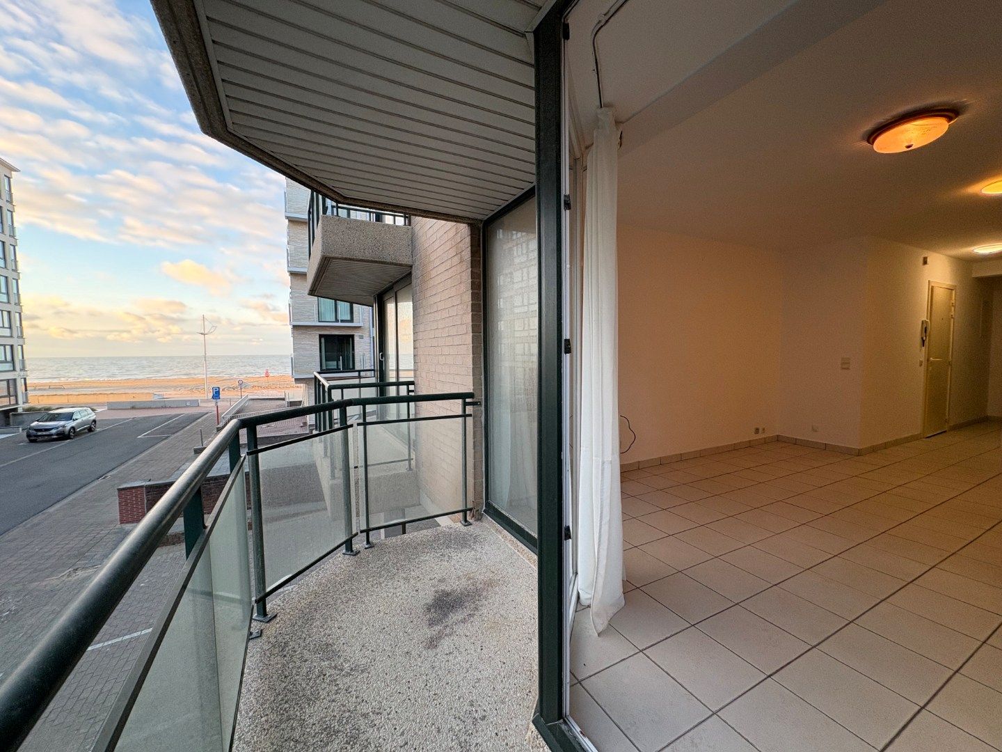 Te huur: Lichtrijk appartement met zijdelings zeezicht en staanplaats  foto 2