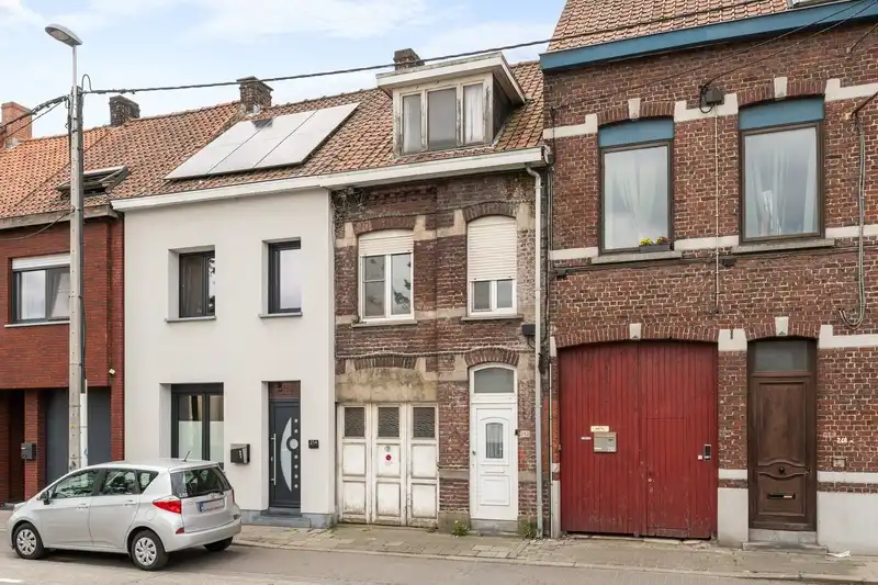 Roeselare-stadsrand.  Te renoveren ruime stevige rijwoning met 3-4 slaapkamers op een mooi perceel van 263m2.  Ideaal voor doe-het-zelver en renoveerder/investeerder. foto 10
