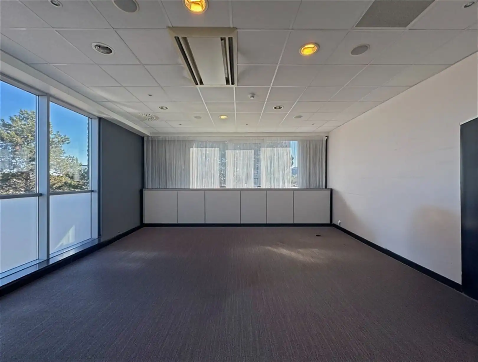 Kantoorgebouw aan de Watersportbaan foto 5