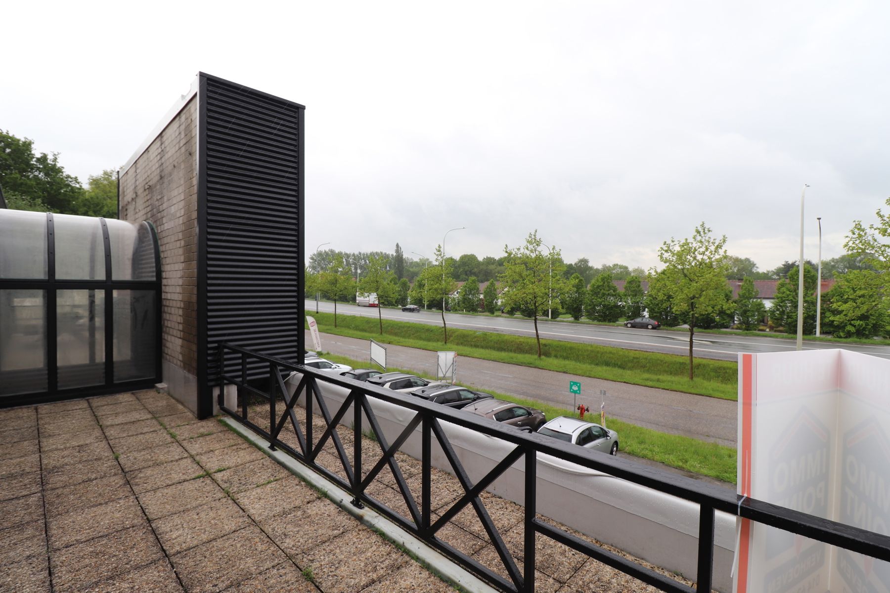 Ruime kantoorruimte van ca. 150m² op de 1ste verdieping met voldoende parking -  Gelegen aan de Ring van Herentals. foto 10