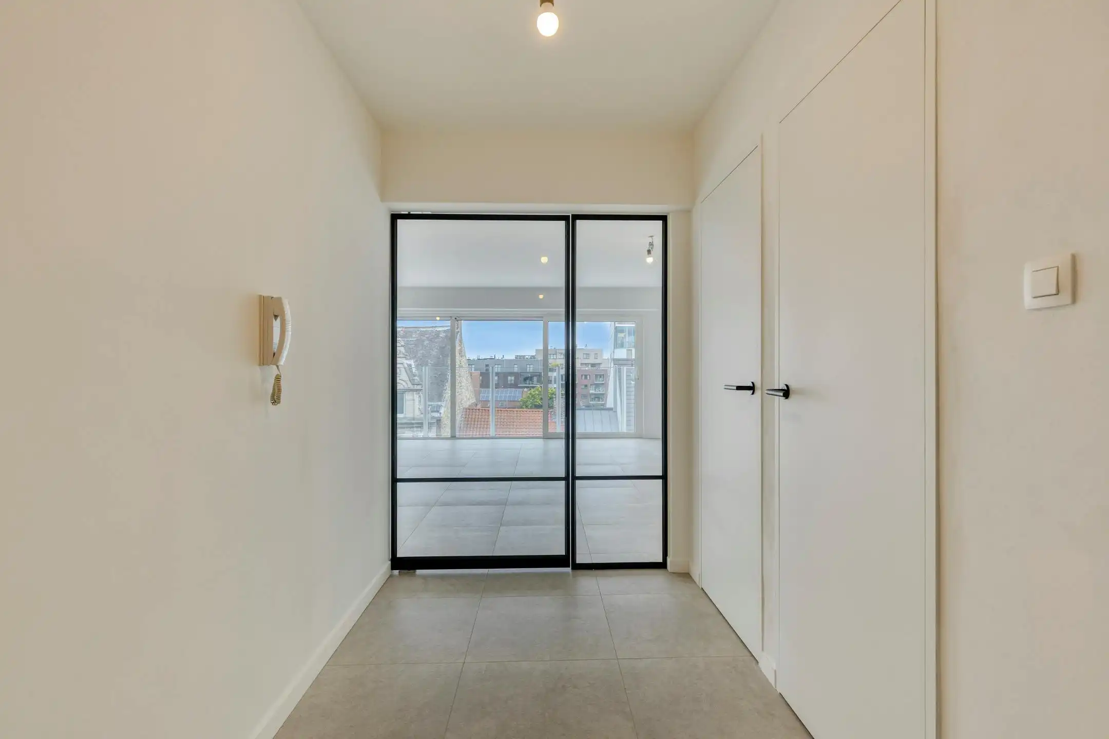 Volledig gerenoveerd appartement te koop in Roeselare  foto 3