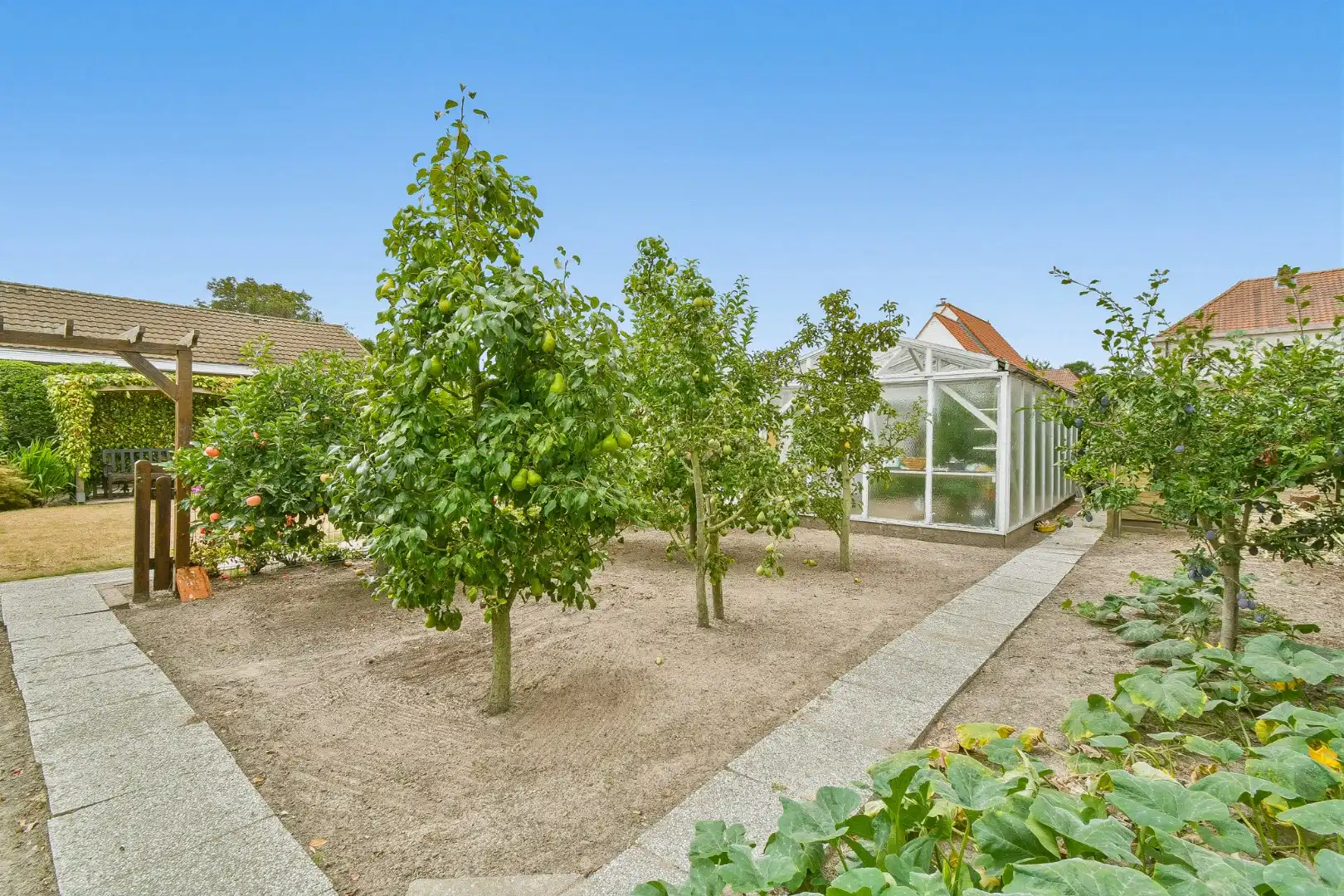 Alleenstaande villa op ruim perceel van 854 m2 in rustige woonwijk te Gistel foto 27