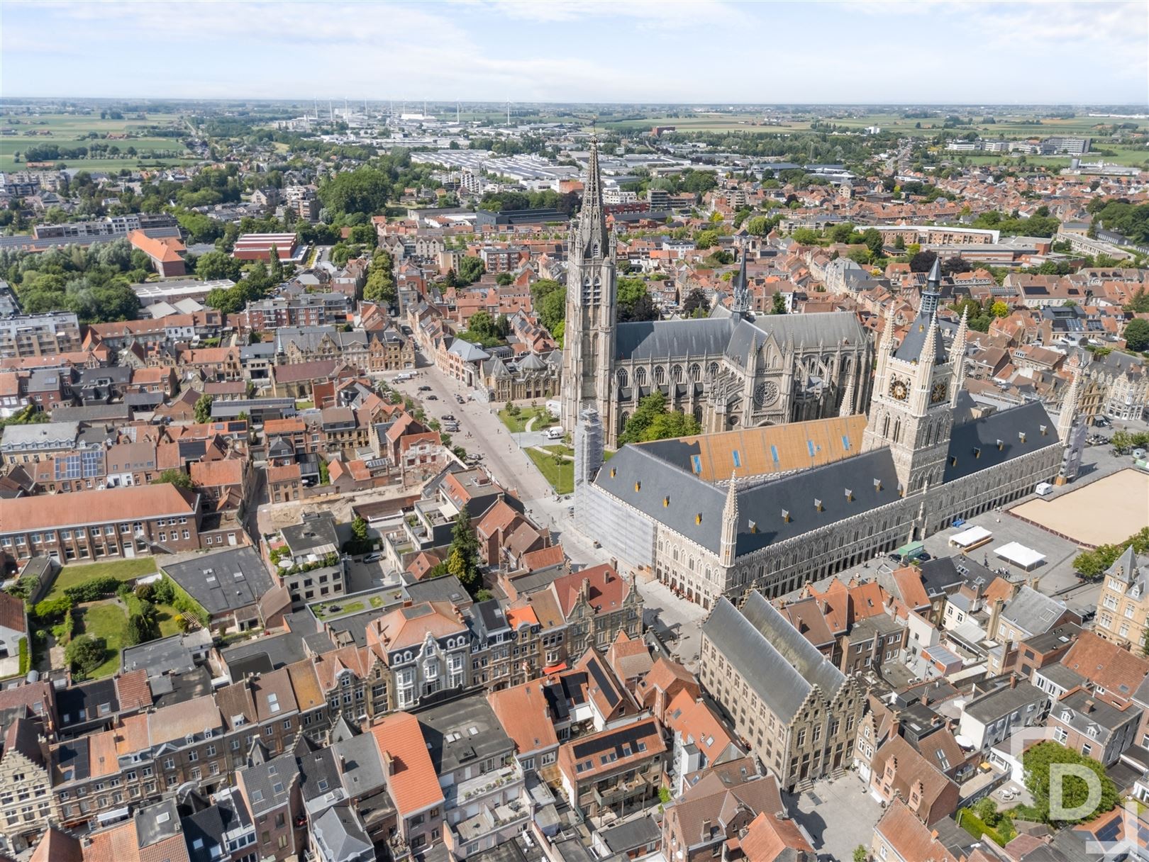 Appartement van 300m² met garage op toplocatie in Ieper foto 23