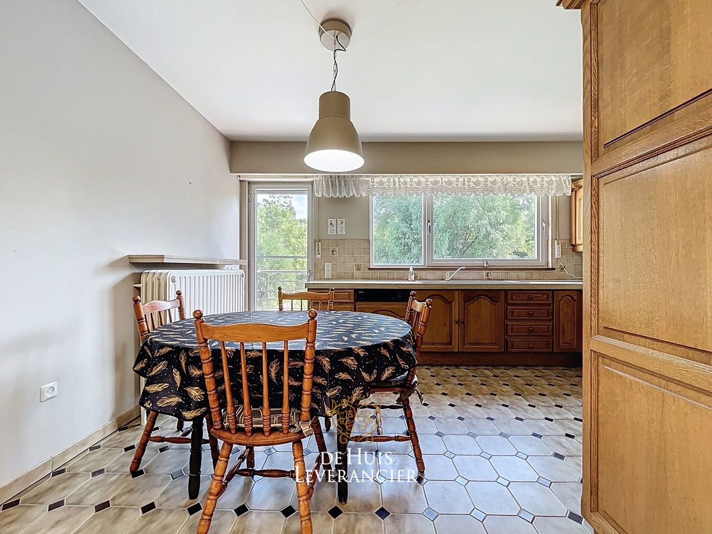 Zeldzame renovatiekans te koop in hartje Noeveren ! Unieke woning met ruimte, groen en grote garage foto 20