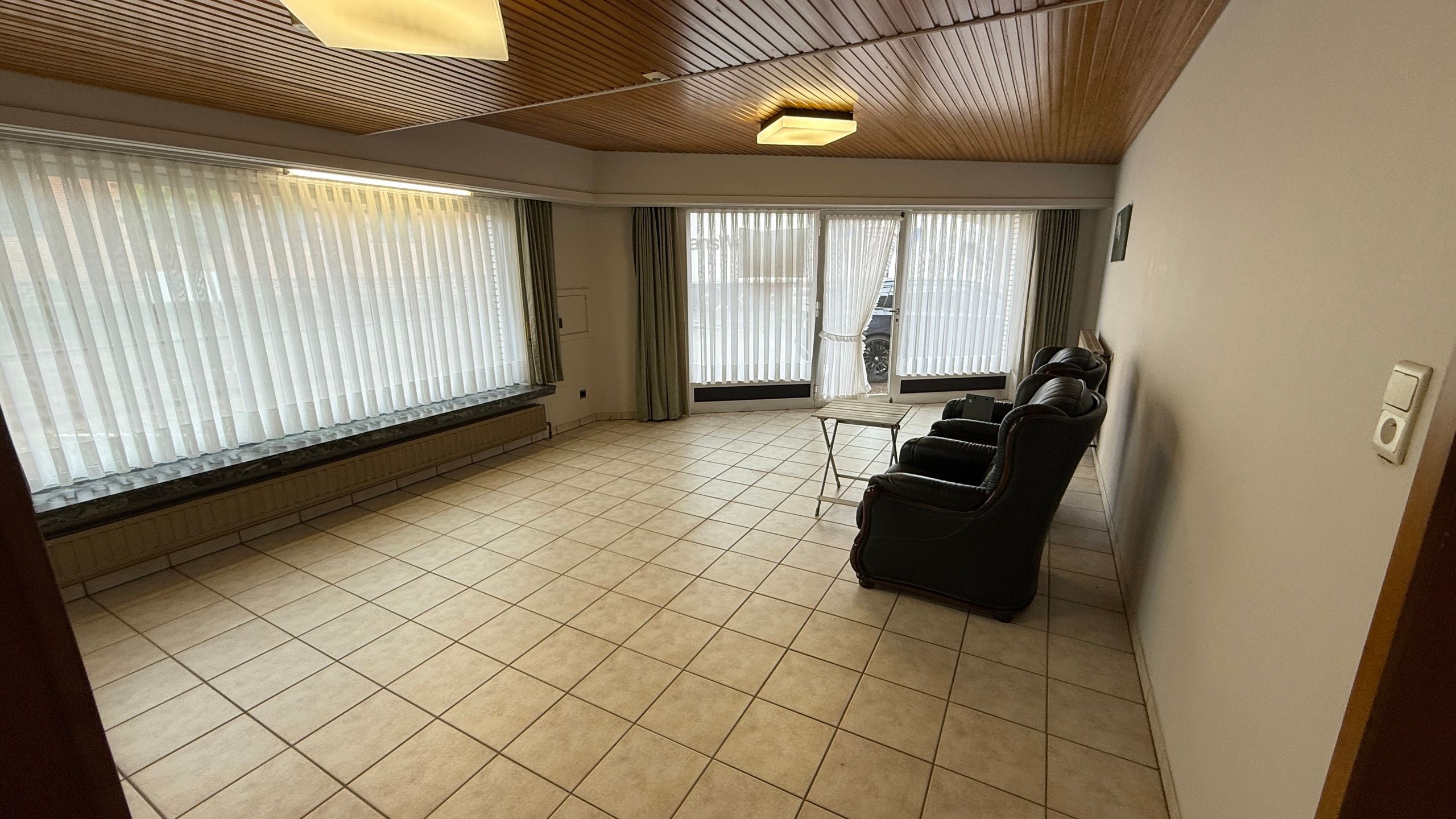 Goedgelegen woning met handelsruimte foto 7