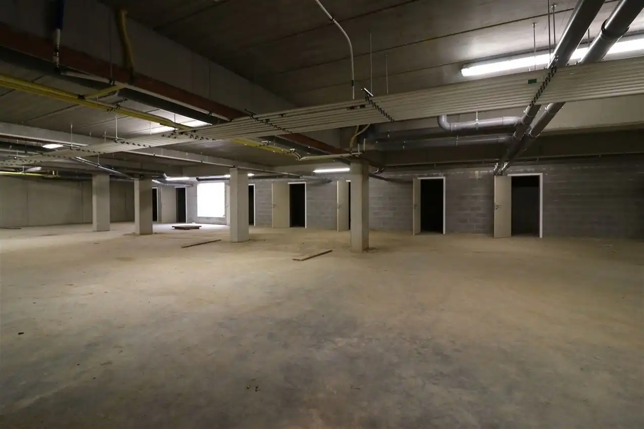 Gelijkvloers appartement met 2 slpk., terras en autostaanplaats foto 18
