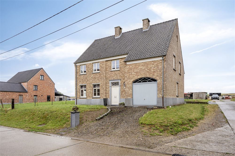 Ruime woning op perceel met uitzicht foto 2
