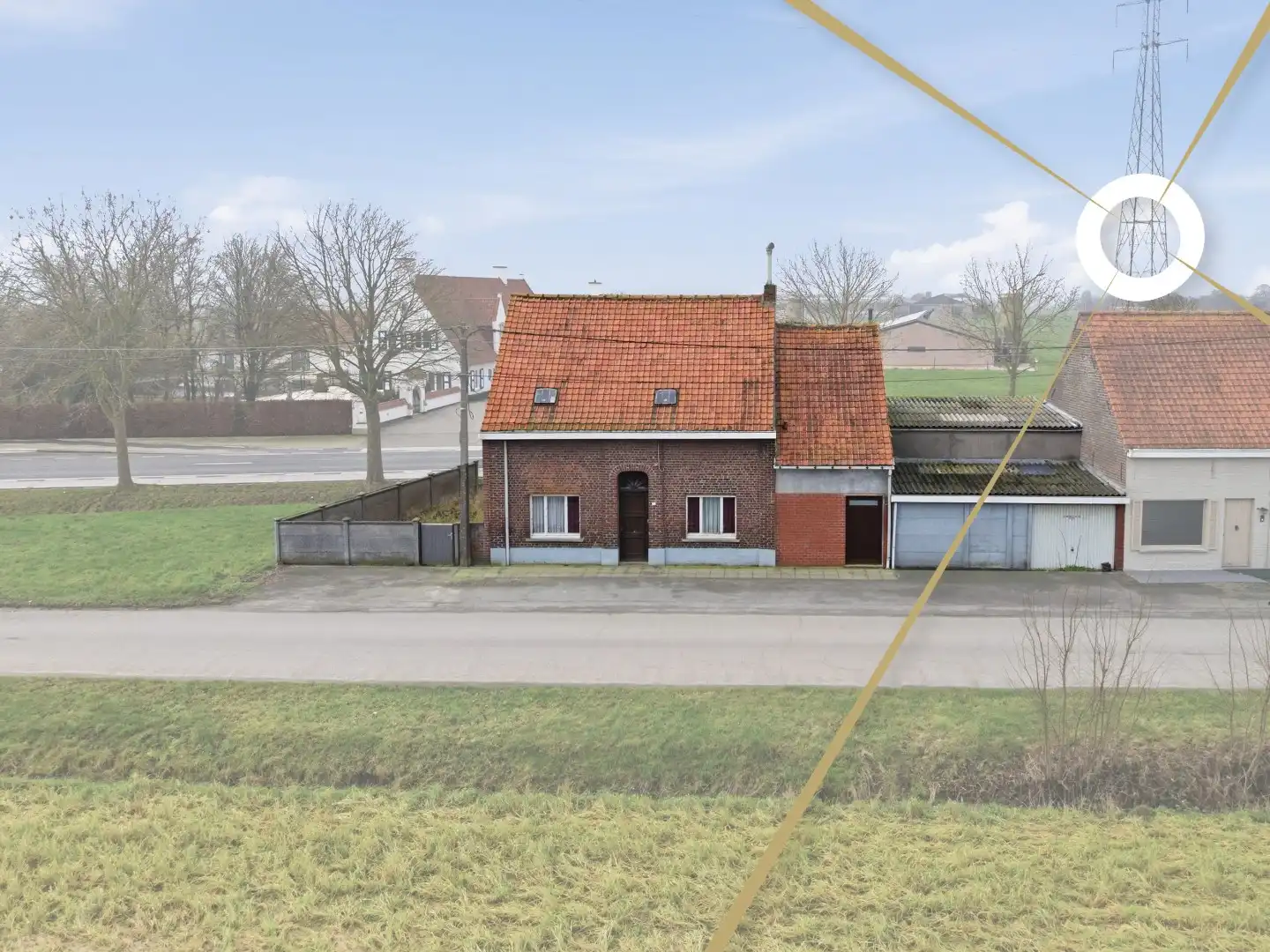 Hoofdfoto van de publicatie: Te renoveren woning met garage en tuin in landelijke omgeving nabij Zonnebeke