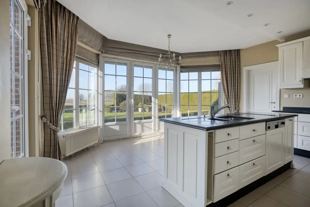 Riante villa met vier slaapkamers en prachtig uitzicht op strategische ligging foto 6