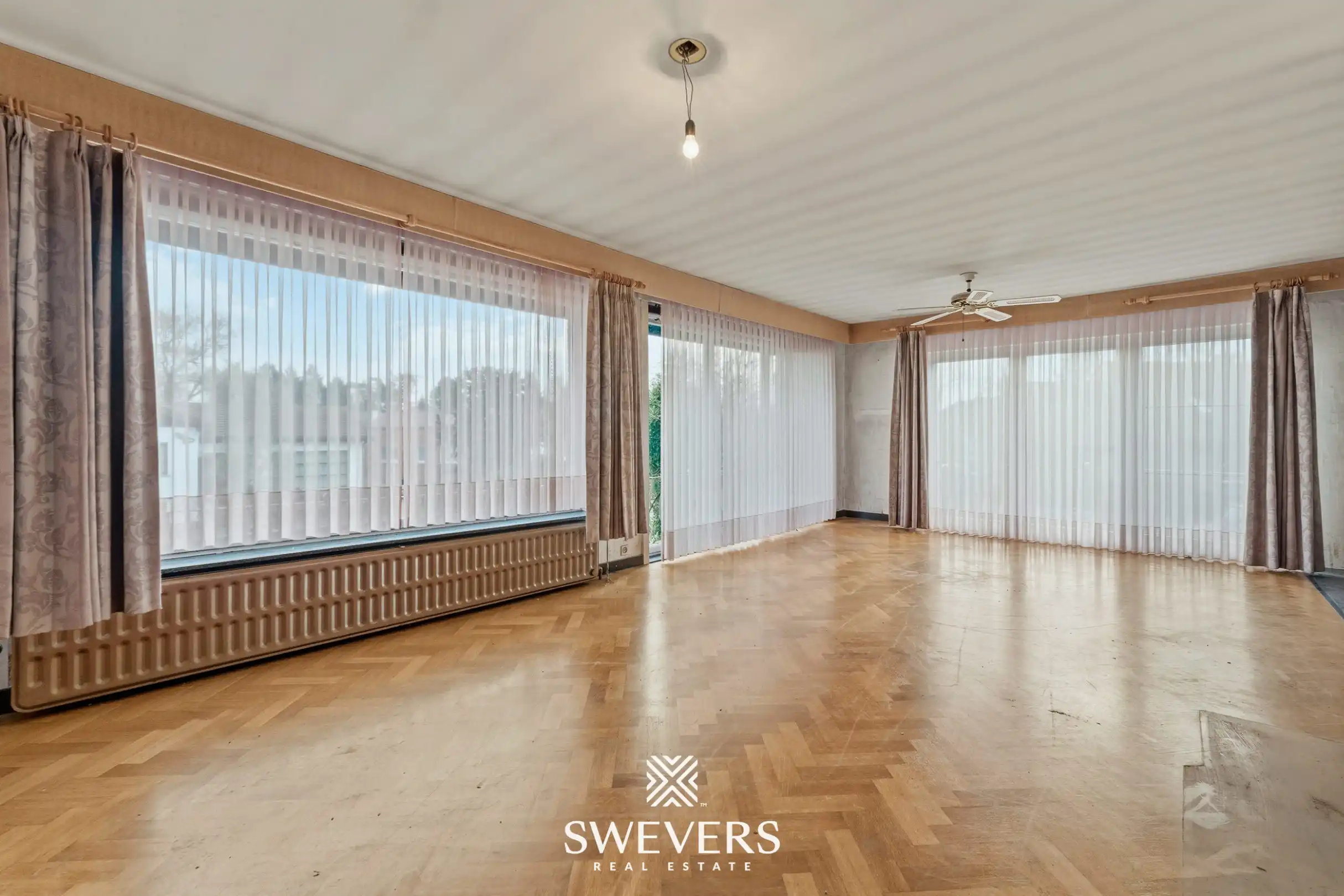 Bel-etage woning, 3 slpk, met aansluitende weide en vergunde stallingen en aparte weide, in totaal op 85a52ca foto 3