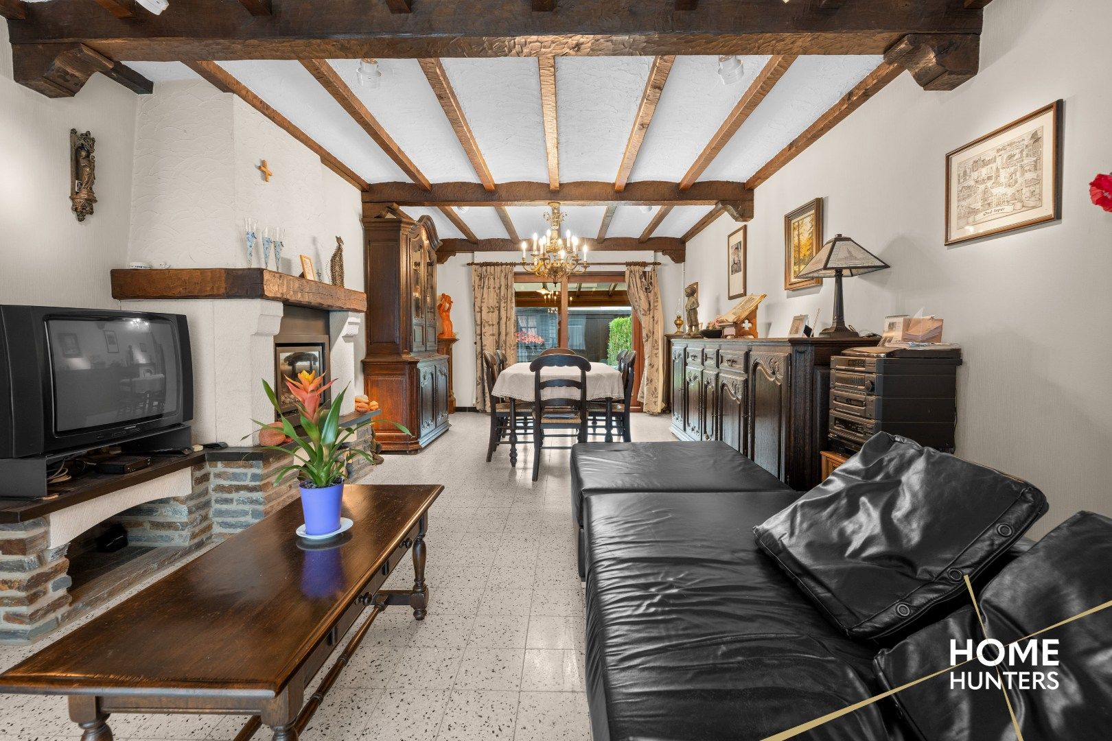 Charmante halfopen woning met tuin & garage foto 5